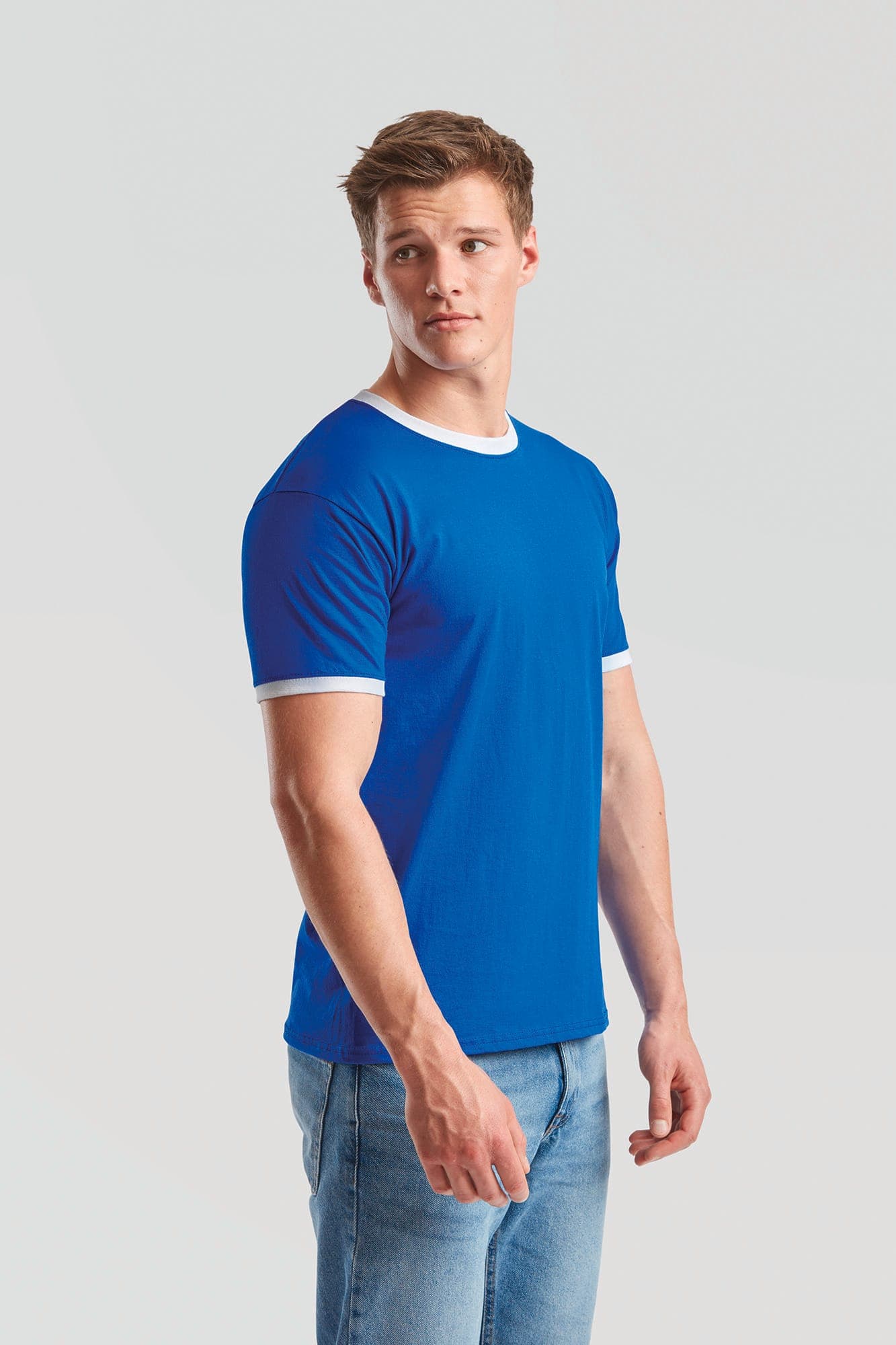 T-shirt Ringer Valueweight en situation