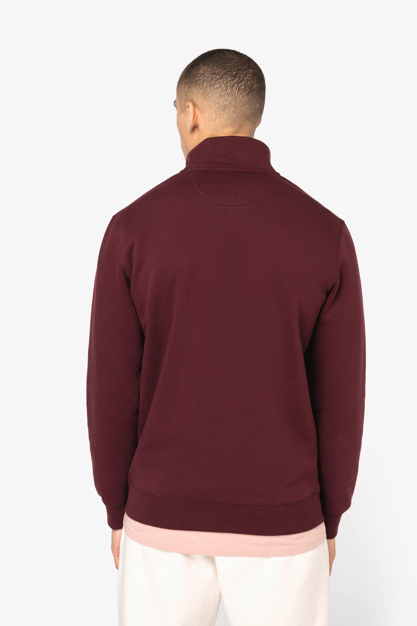 Sweat-shirt écoresponsable à col montant zippé homme en situation