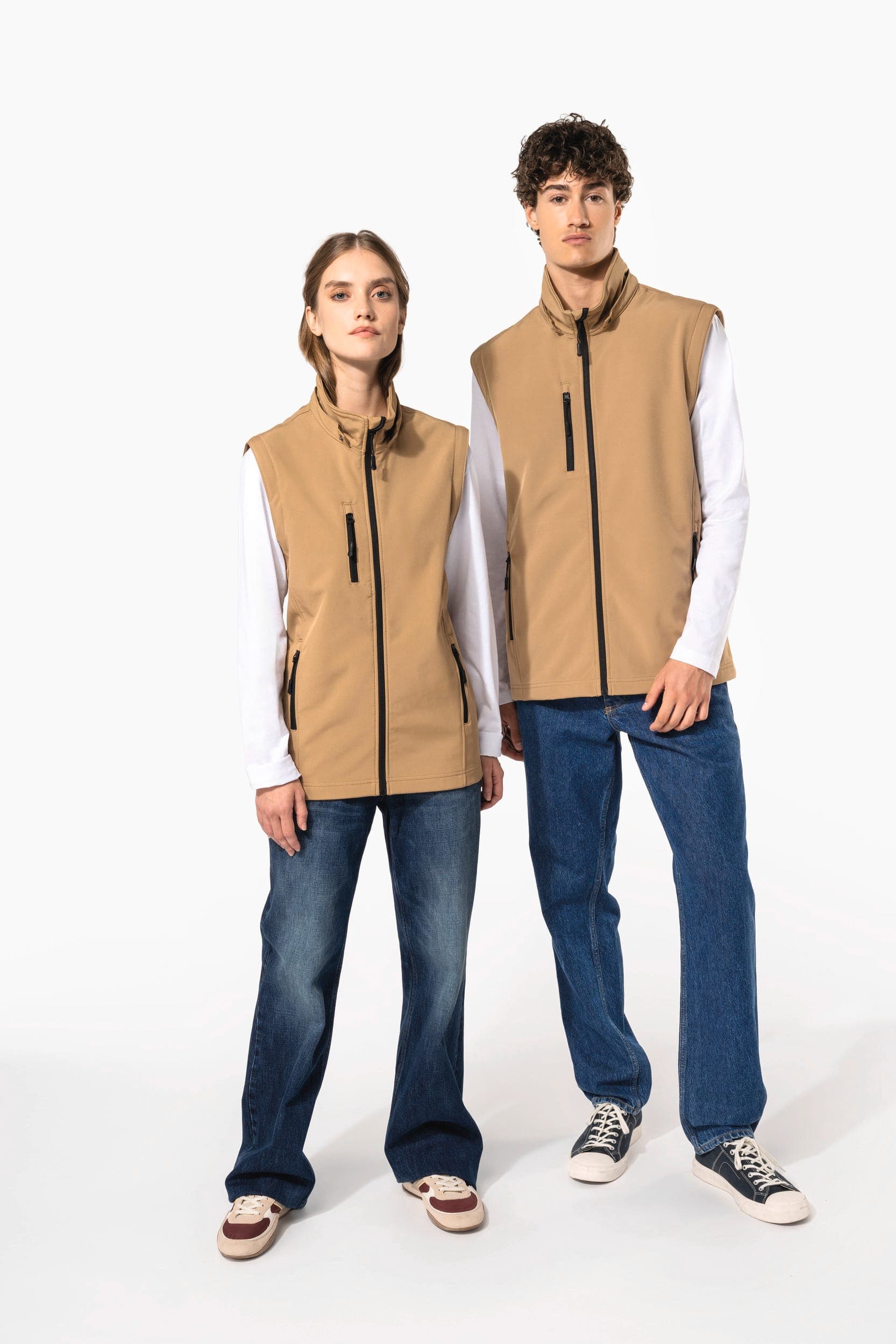 Veste Softshell 3 couches à capuche avec manches amovibles unisexe en situation