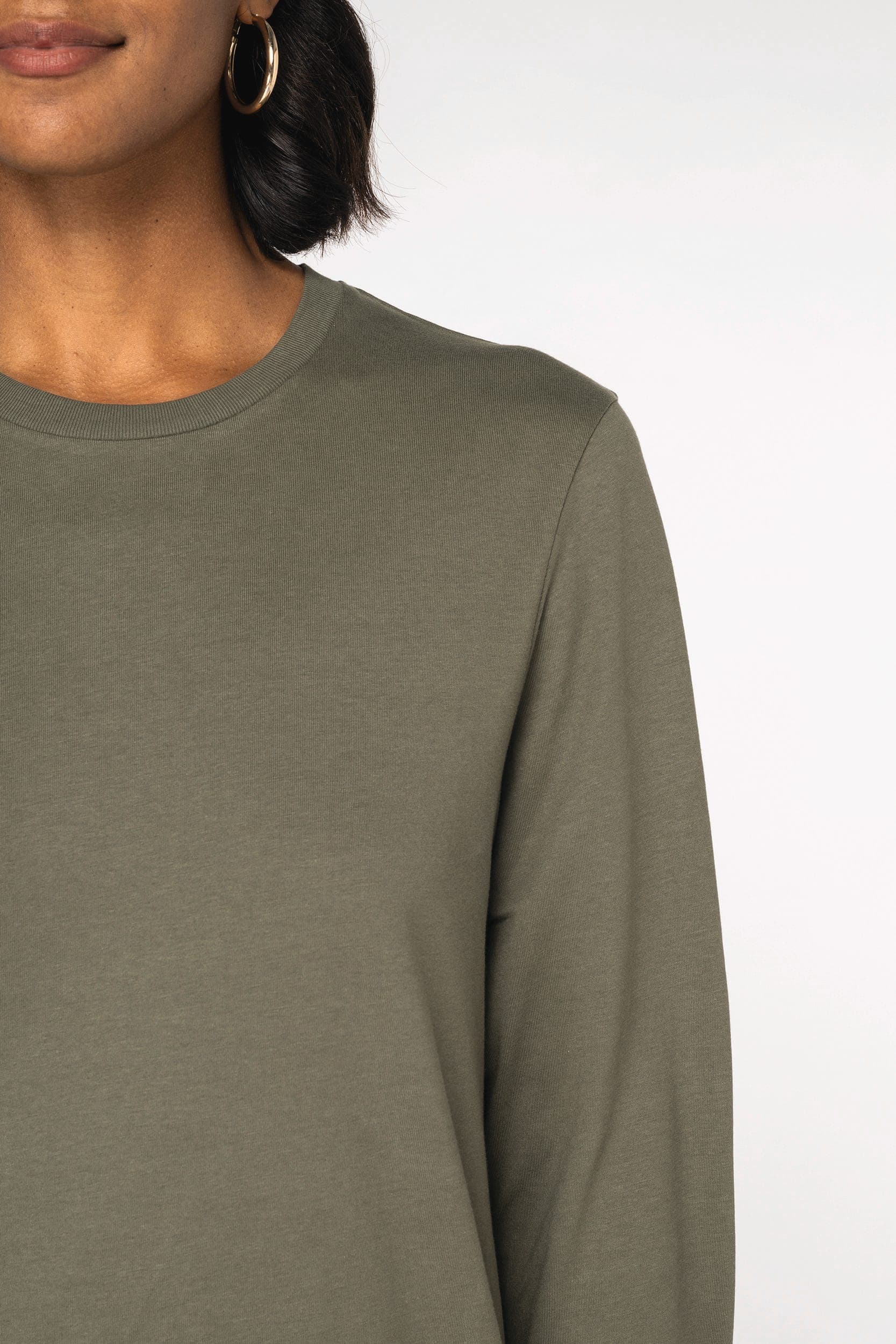 T-shirt écoresponsable manches longues unisexe en situation