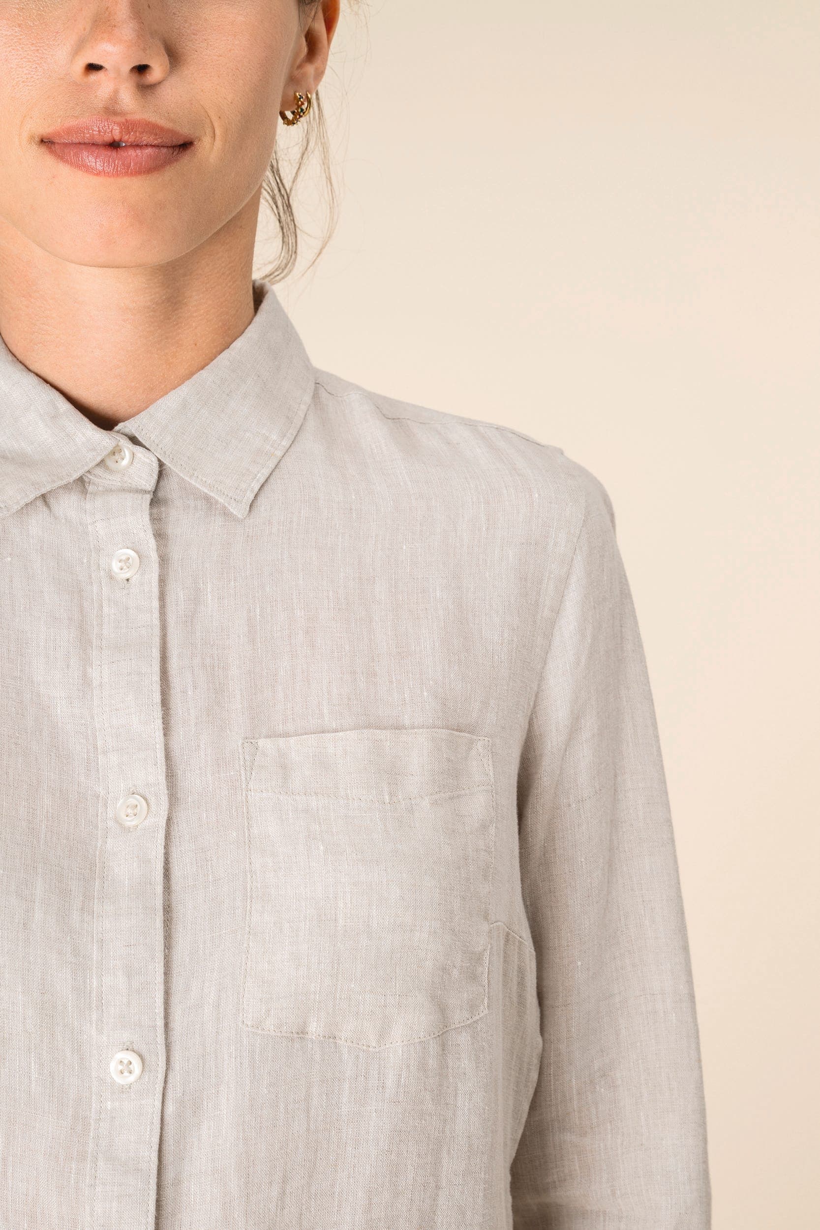 Chemise en lin femme en situation