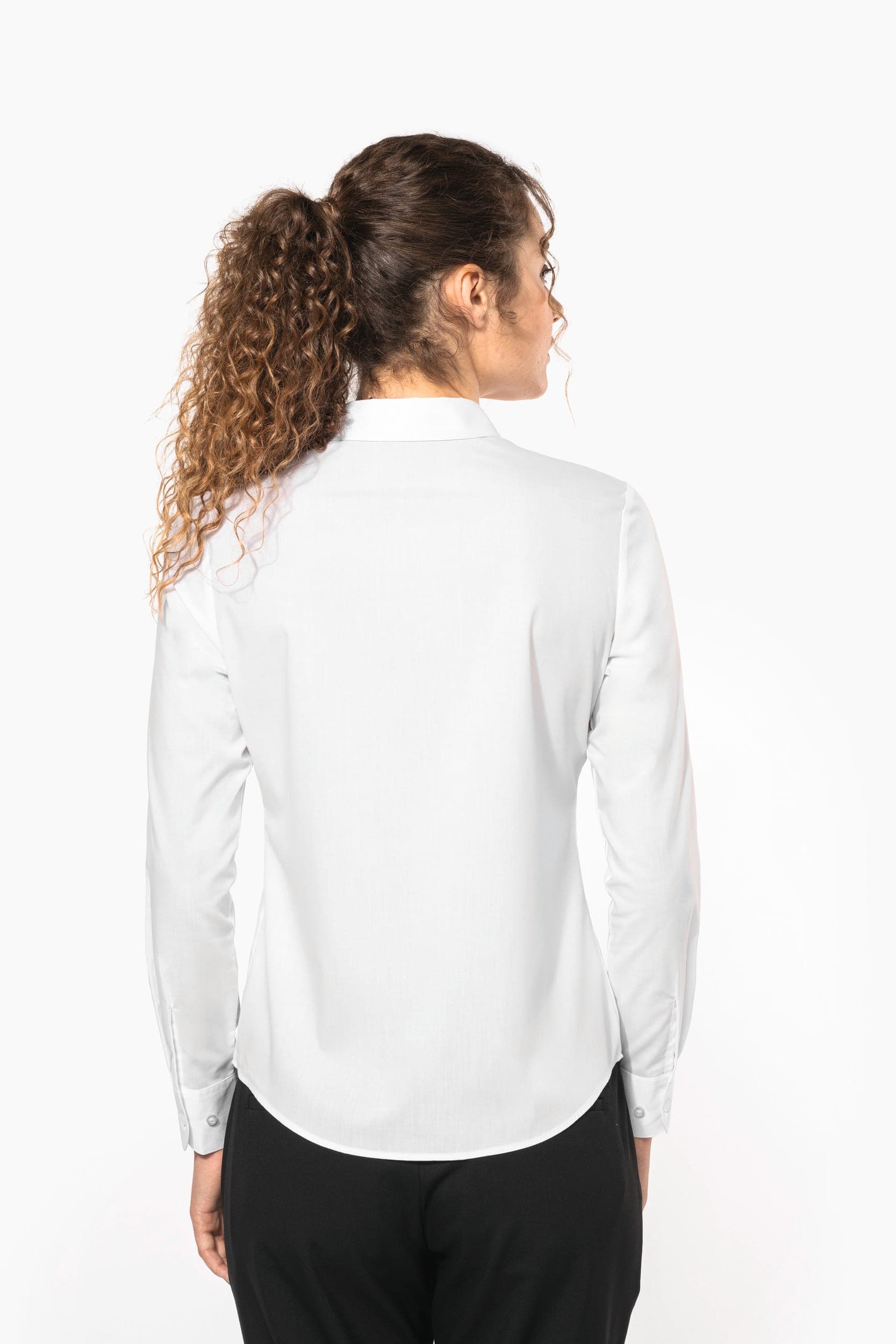 Chemise popeline polycoton sans poche entretien facile femme en situation