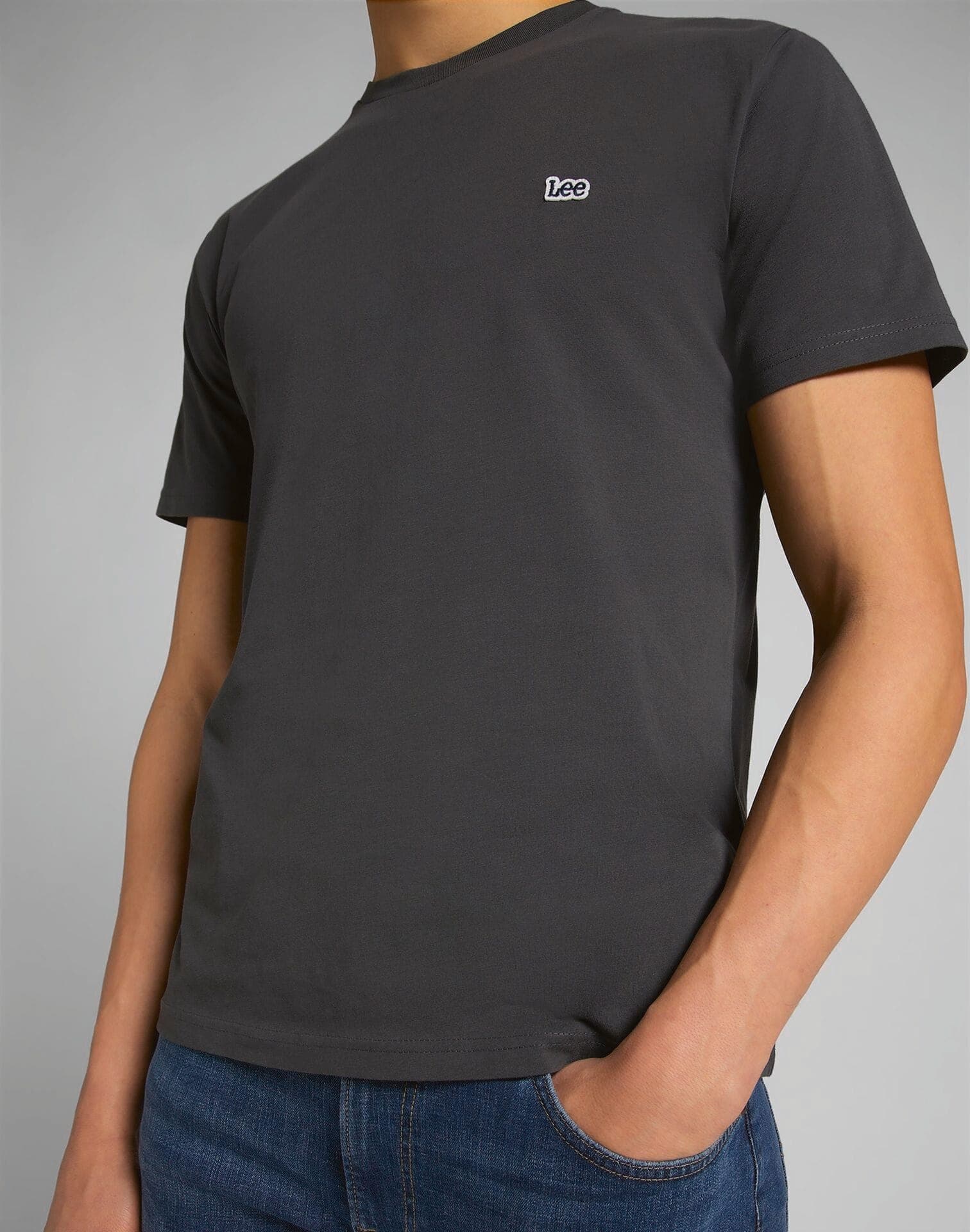 T-shirt Patch Logo Lee en situation