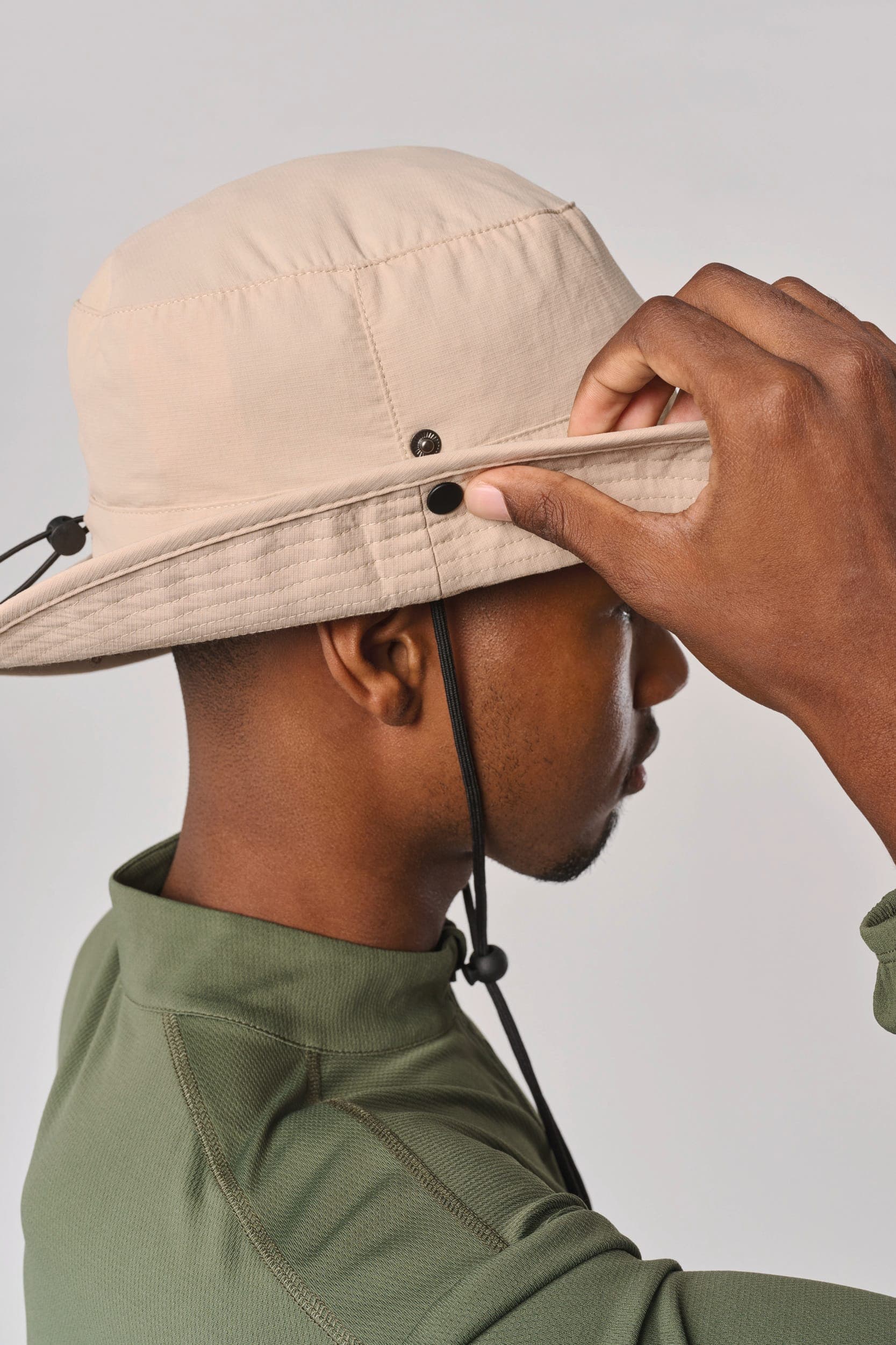 Chapeau de protection UV unisexe en situation