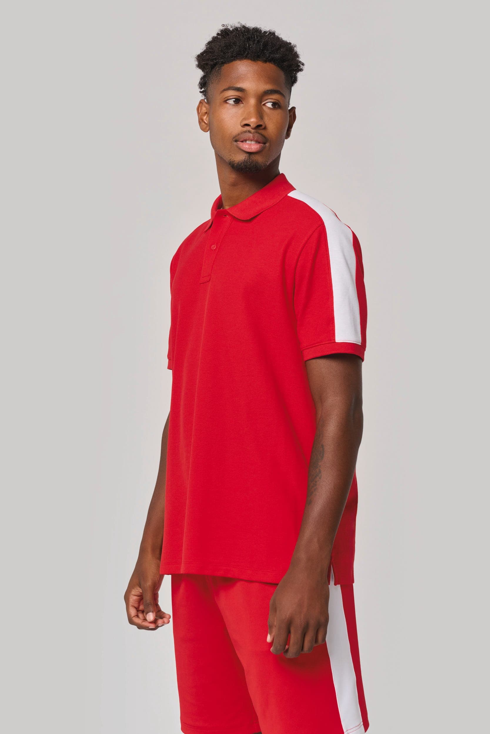 Polo teamwear unisexe en situation