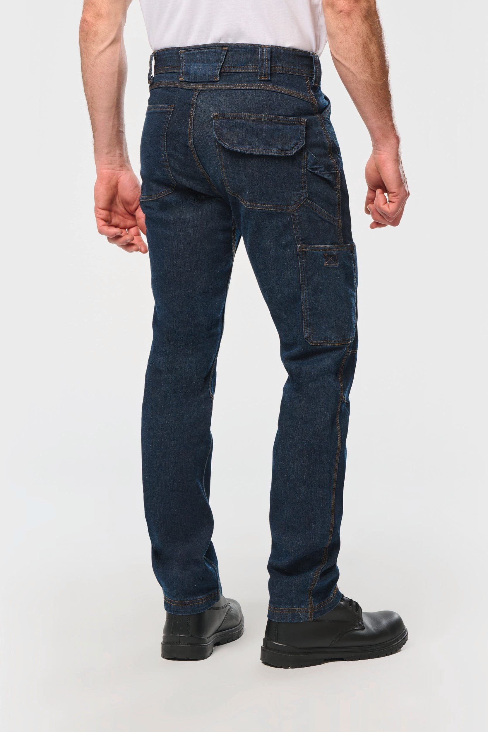 Pantalon Denim multipoches homme en situation