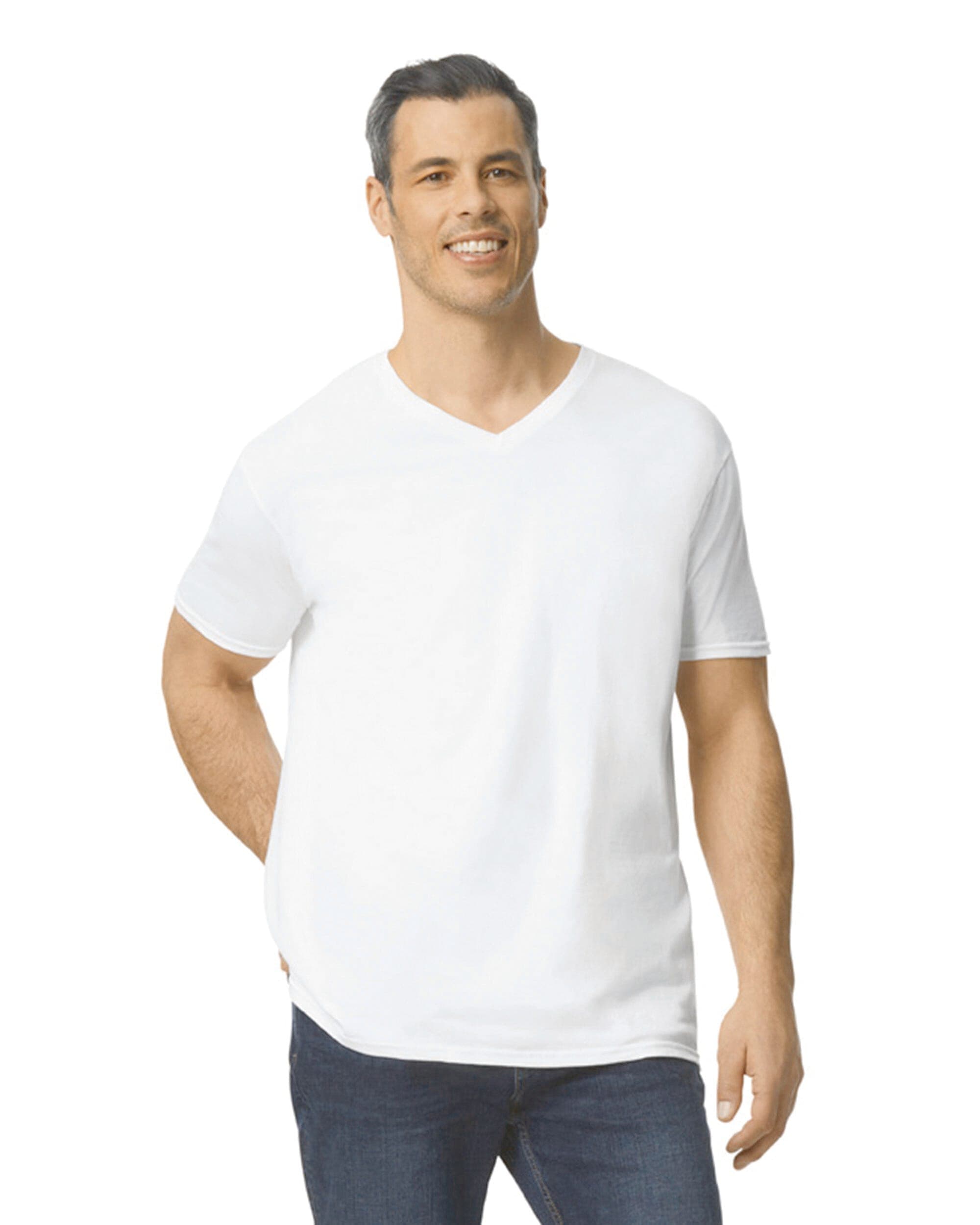 T-shirt homme col v Softstyle en situation