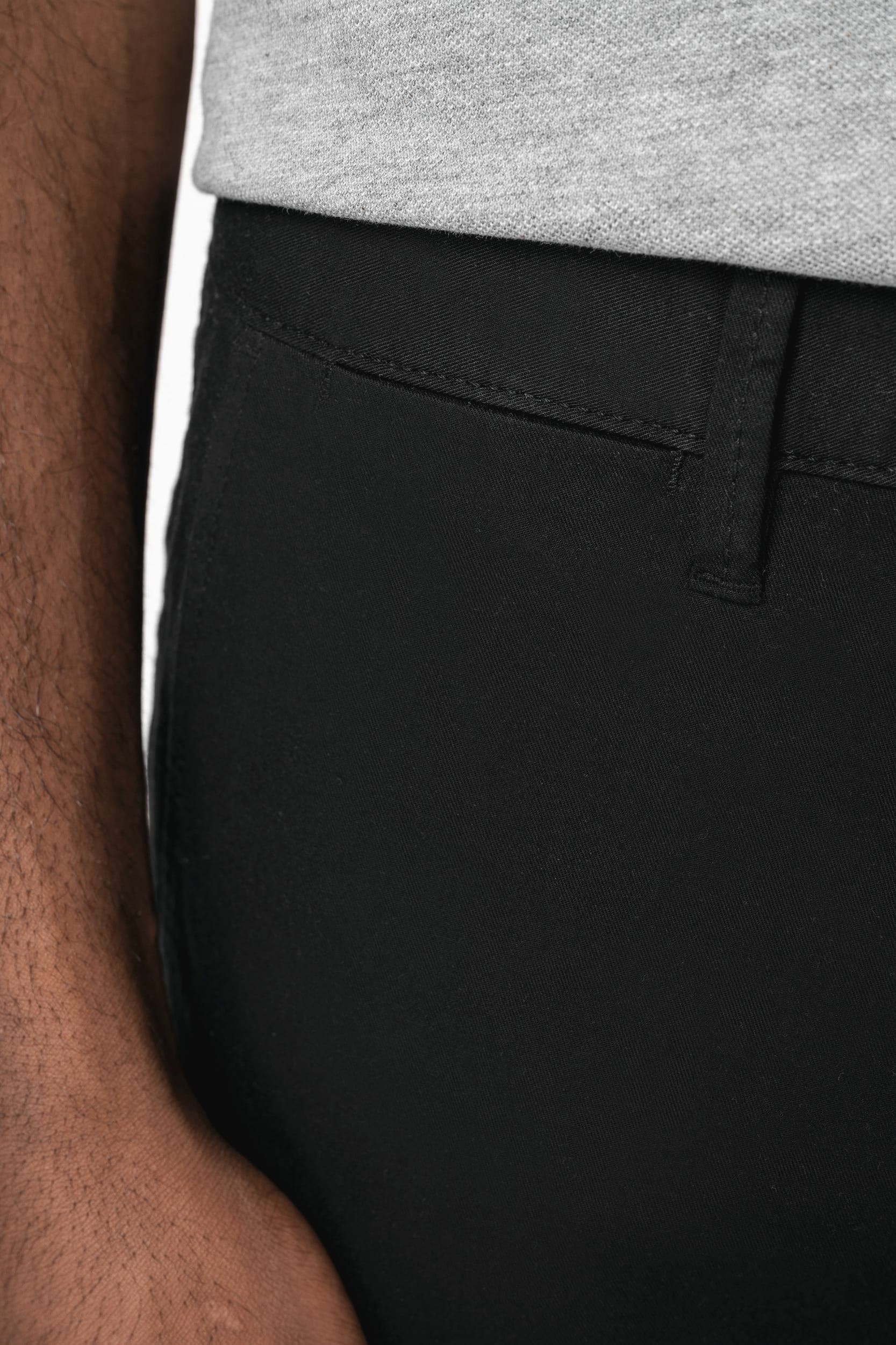 Pantalon chino écoresponsable homme en situation