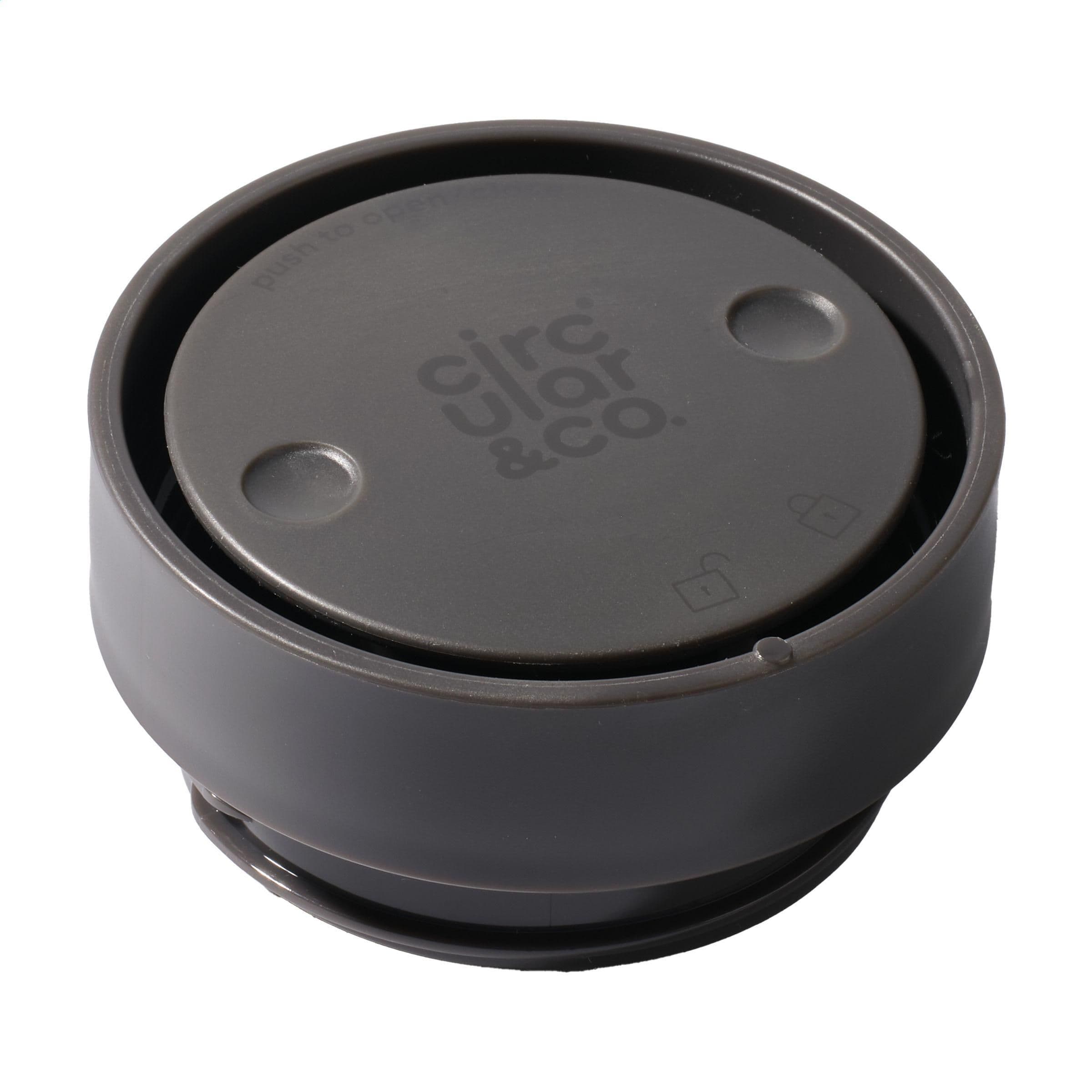 Mug café Circular&Co acier inoxydable recyclé 340 ml en situation