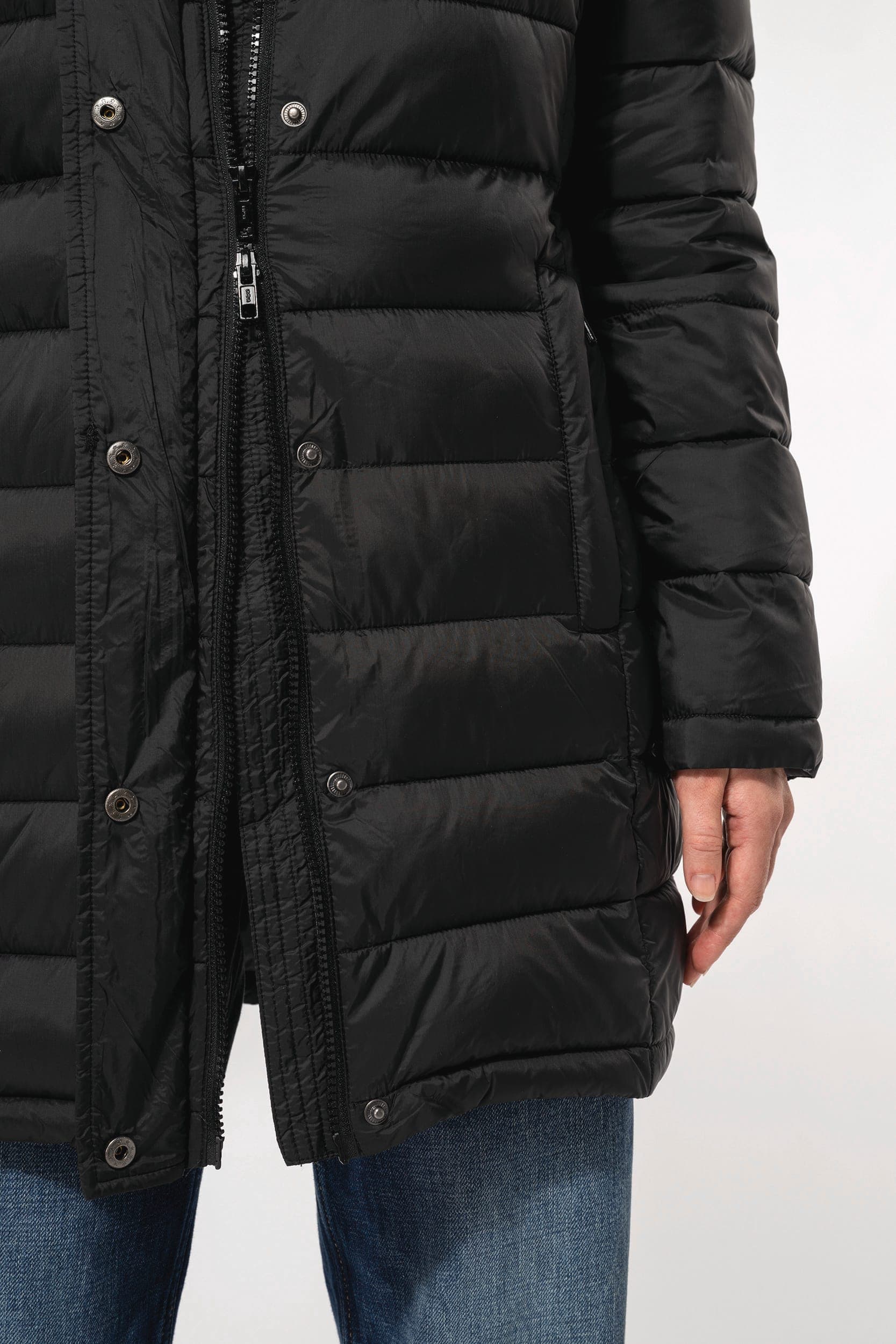 Parka doudoune légère à capuche femme en situation