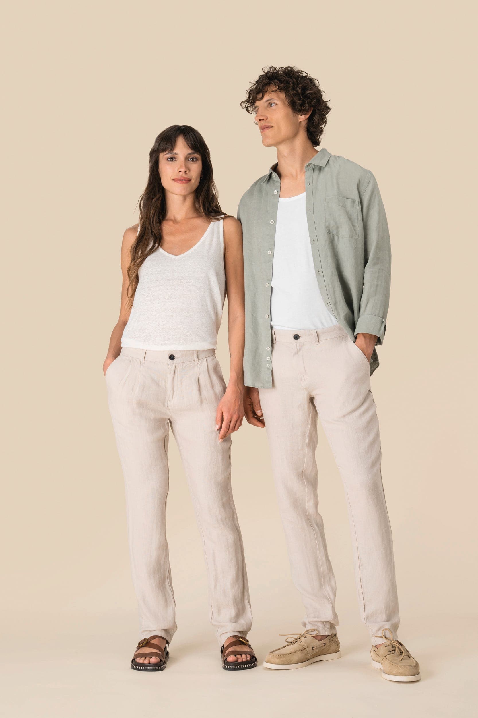 Pantalon en lin femme en situation