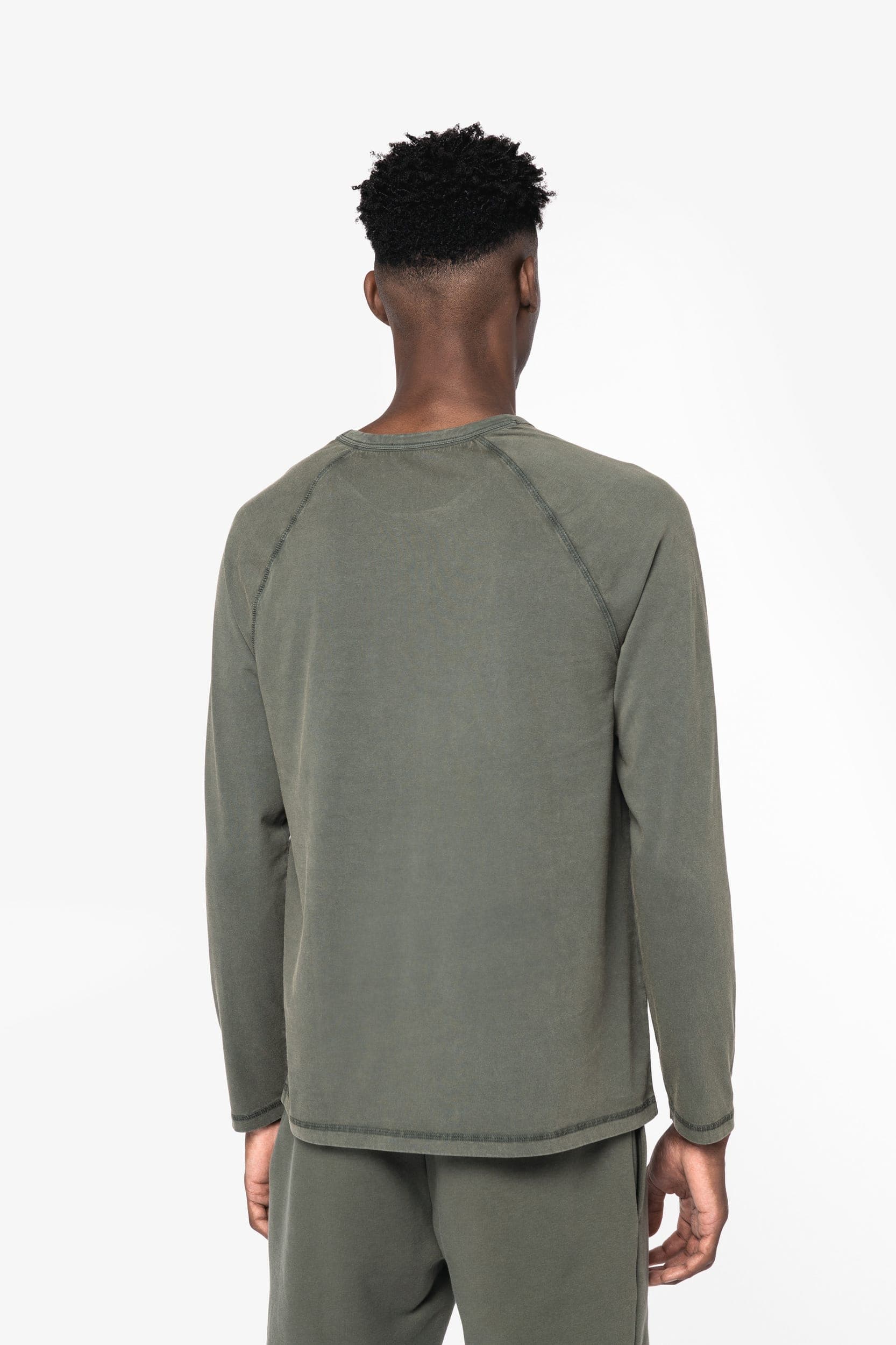 T-shirt écoresponsable raglan manches longues homme en situation
