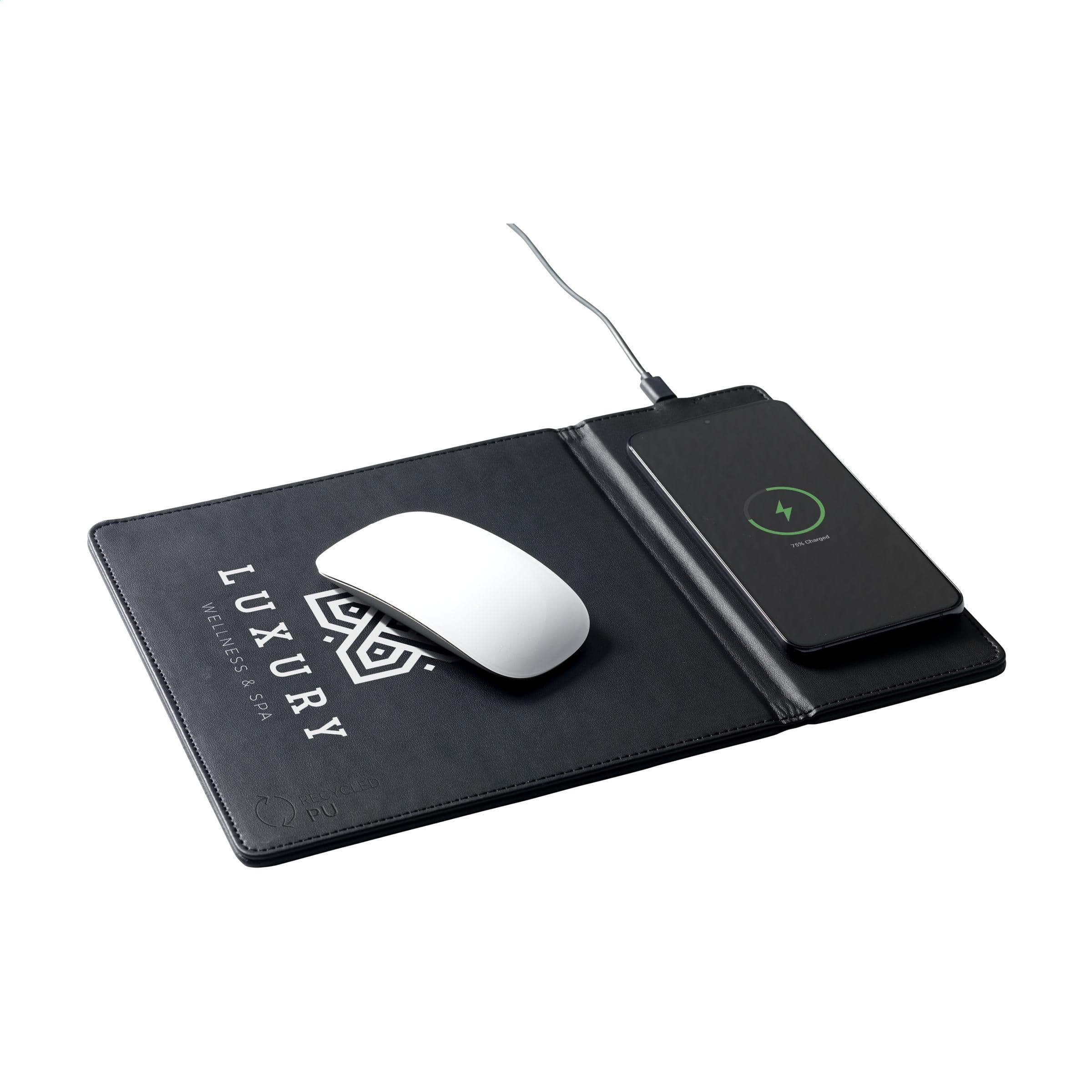 Tapis de souris avec charge sans fil RCS recyclé en situation