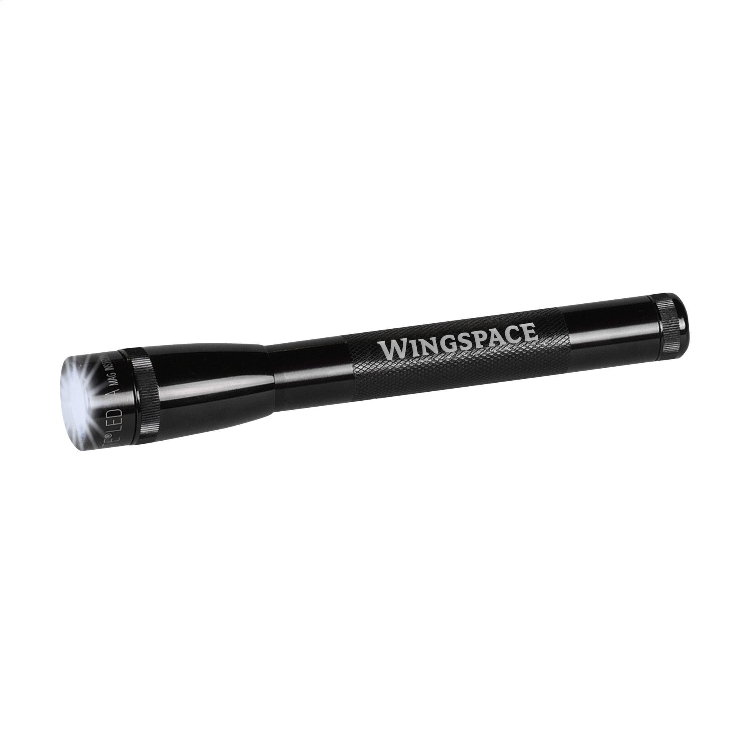 Coffret lampe torche Mini Maglite® LED AA en situation