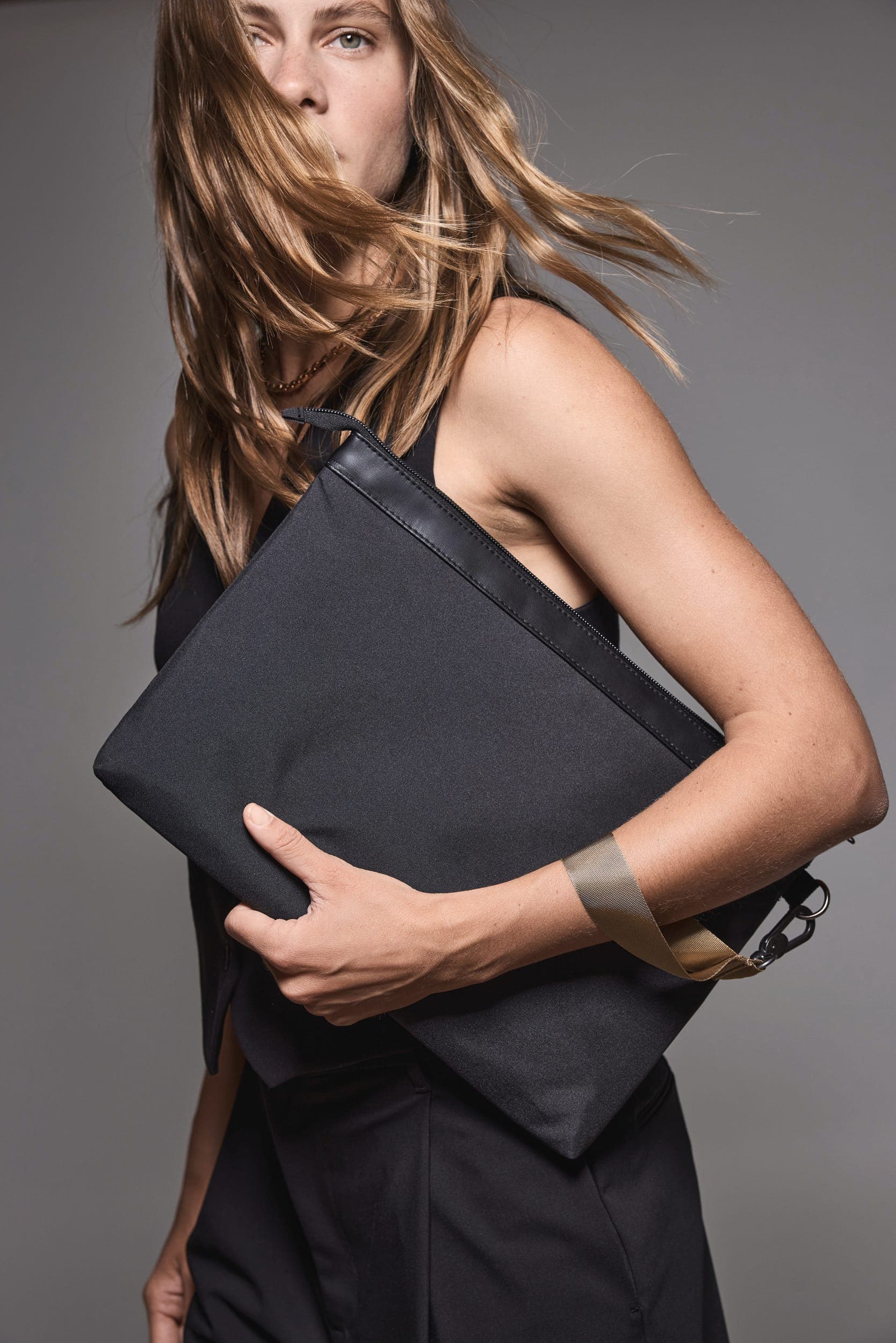 Pochette pour documents et ordinateur portable/tablette Kialma par K-loop en situation