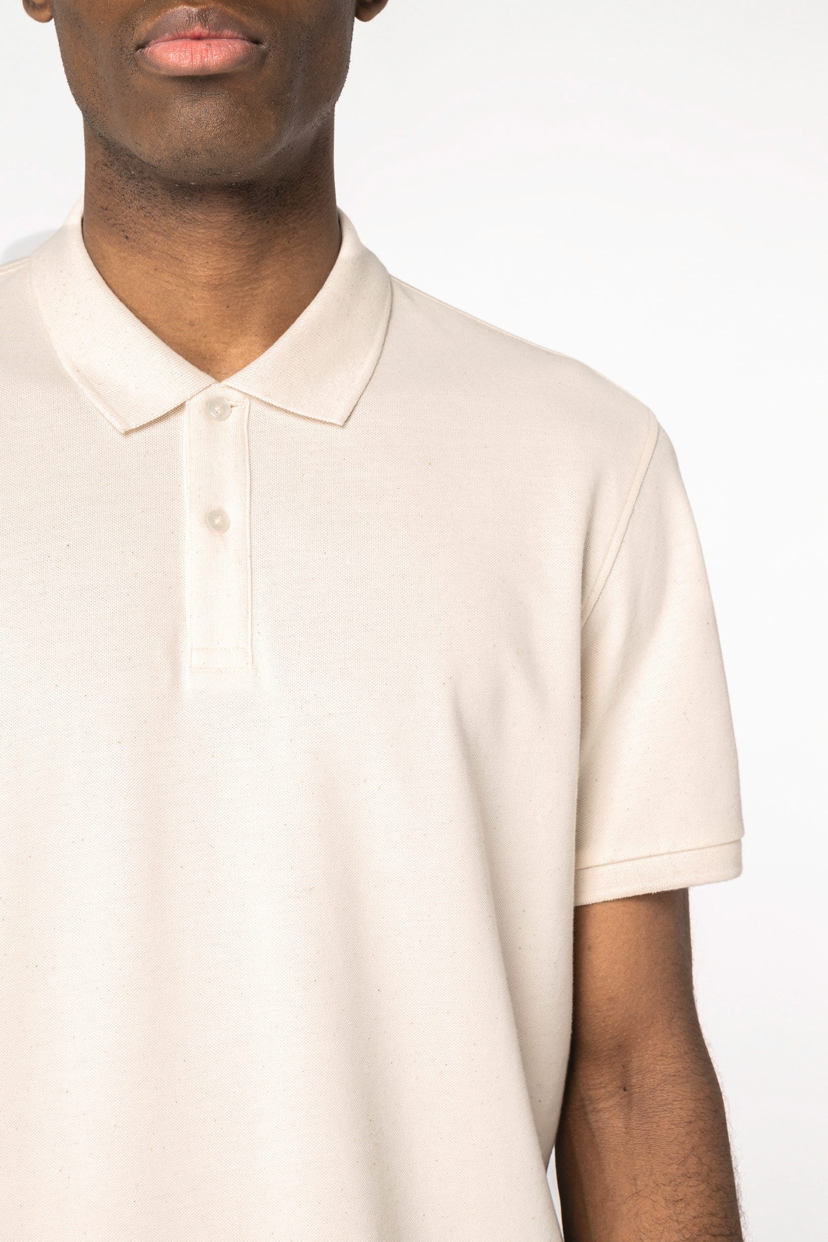 Polo écoresponsable maille piquée homme en situation