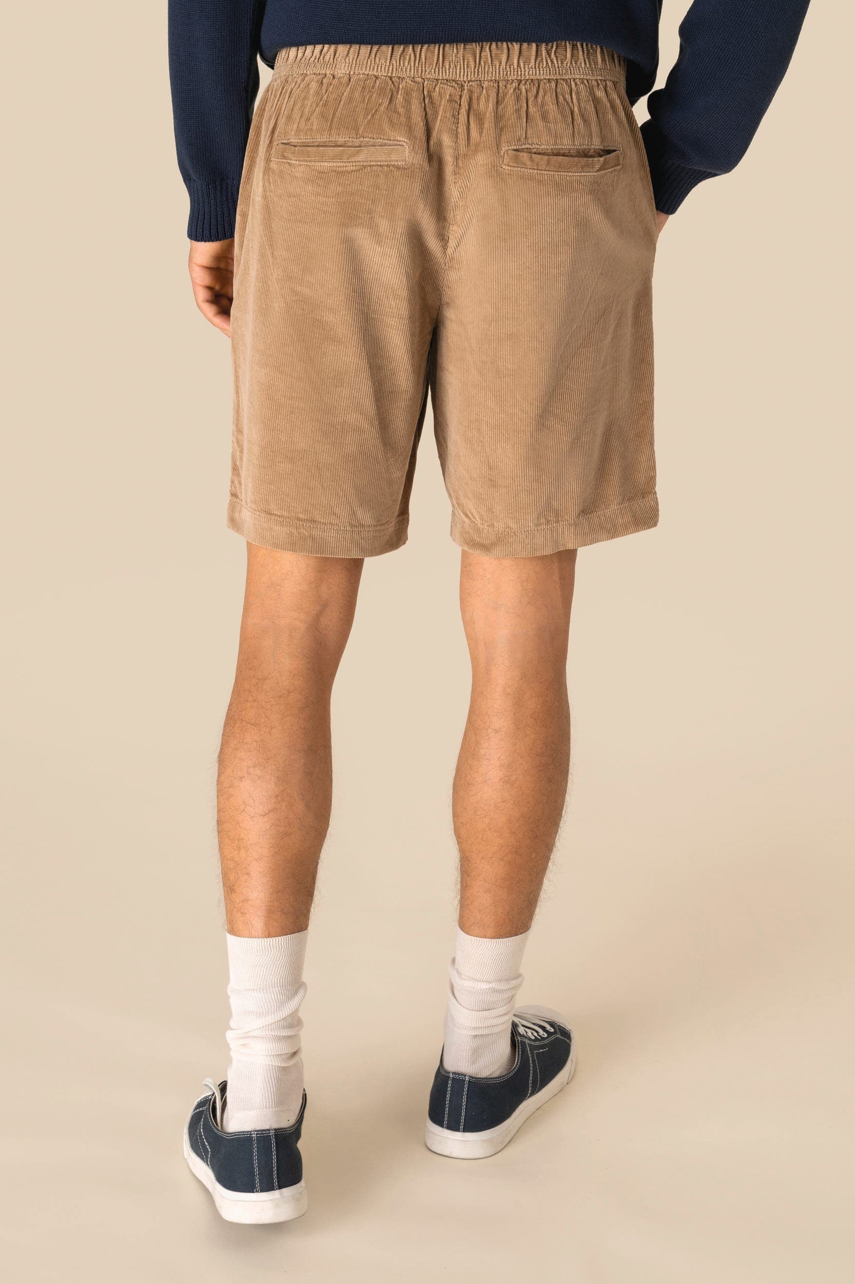 Short écoresponsable en velours côtelé homme en situation