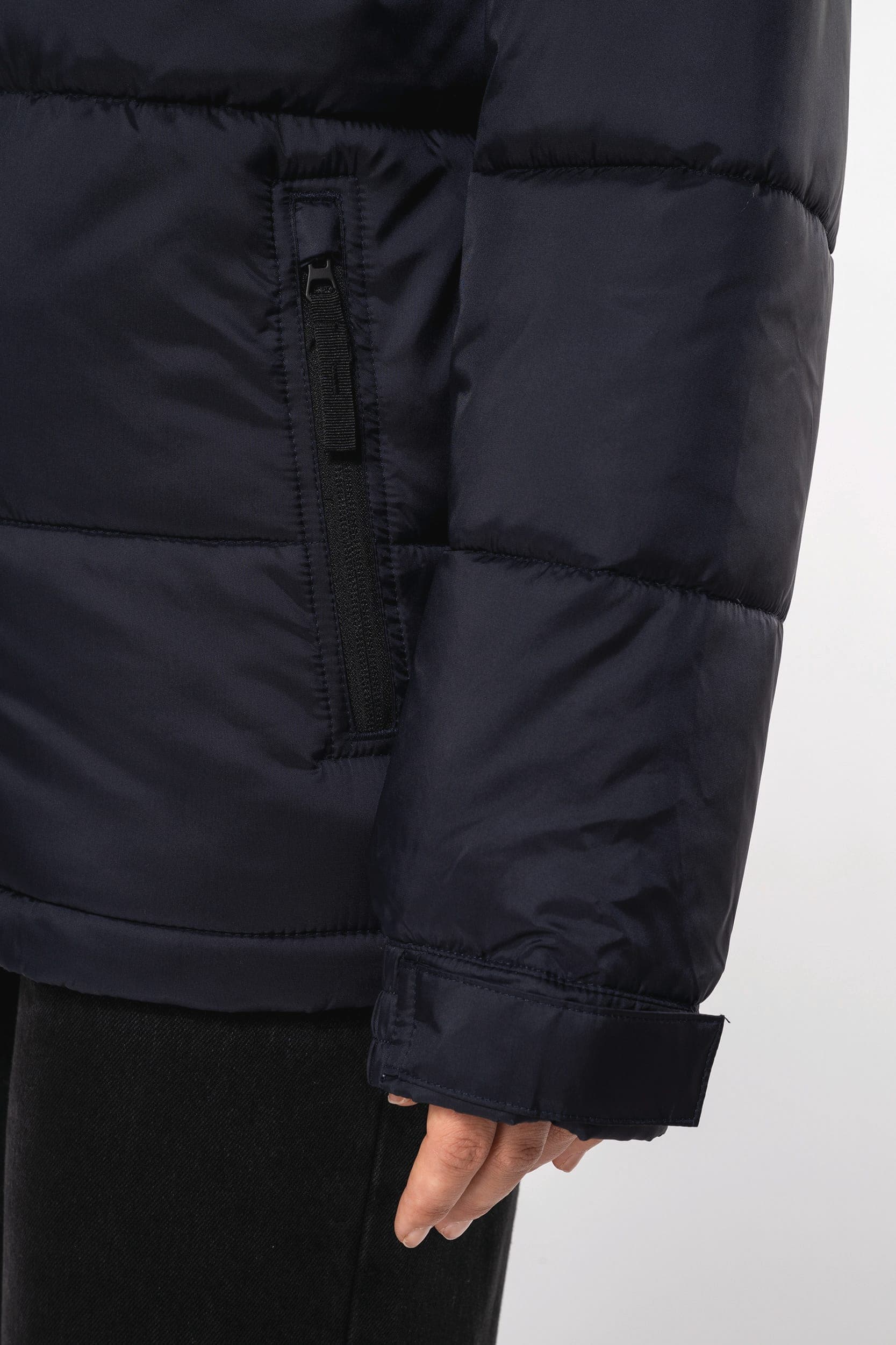 Parka matelassée à capuche bi-ton unisexe en situation