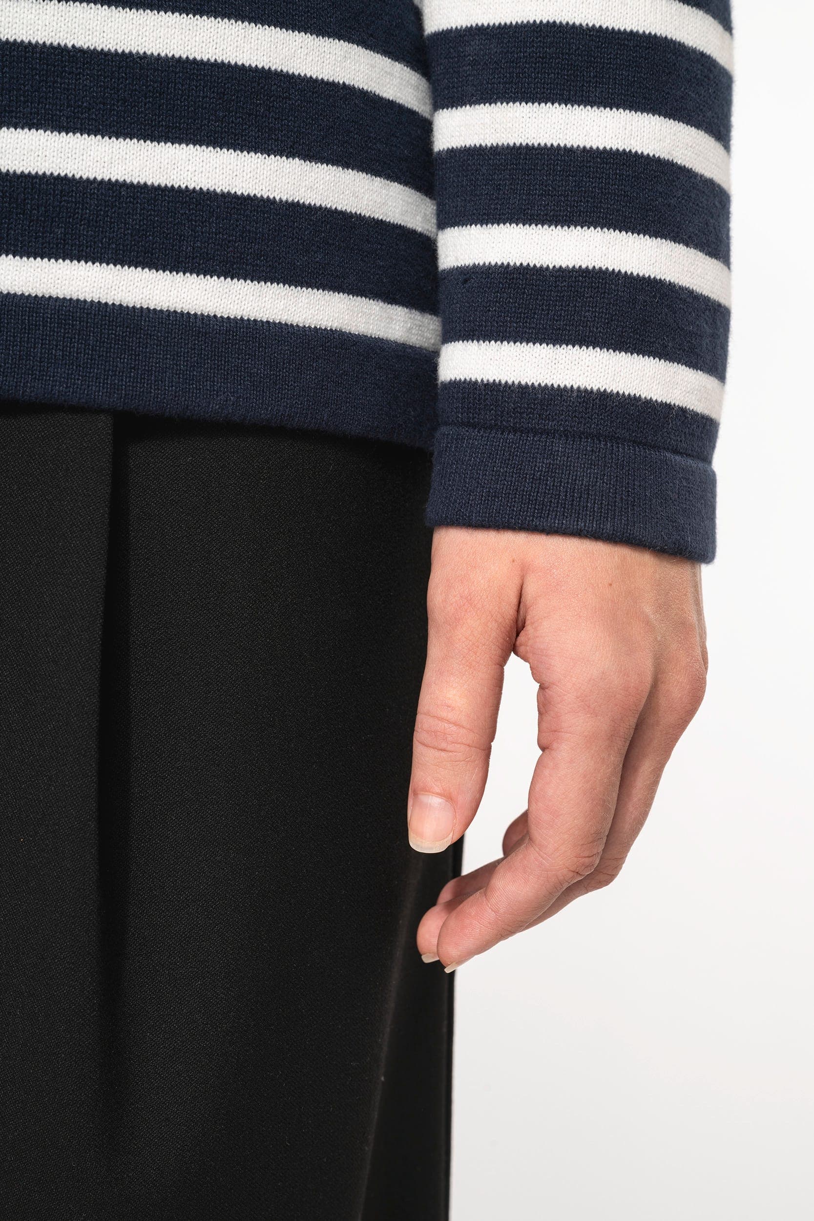 Pull marin femme en situation