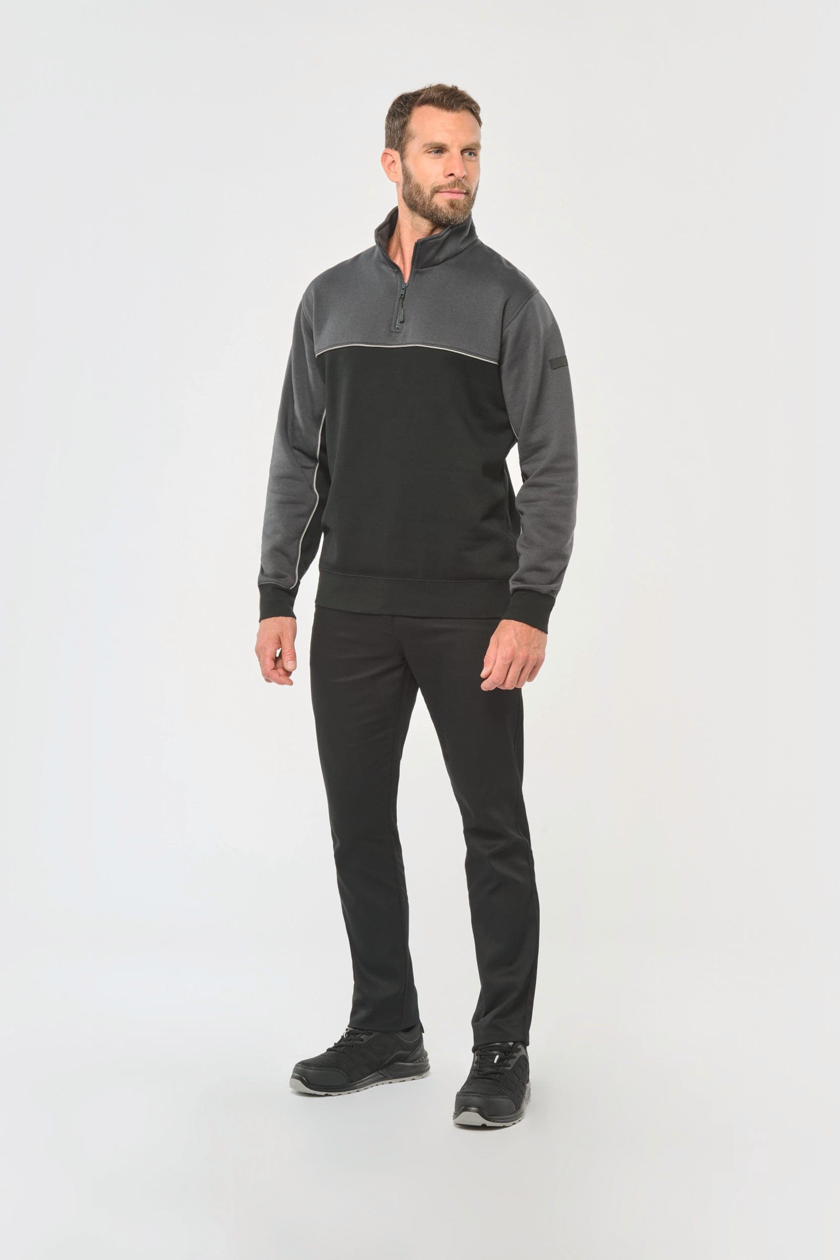 Sweat-shirt écoresponsable col zippé unisexe en situation