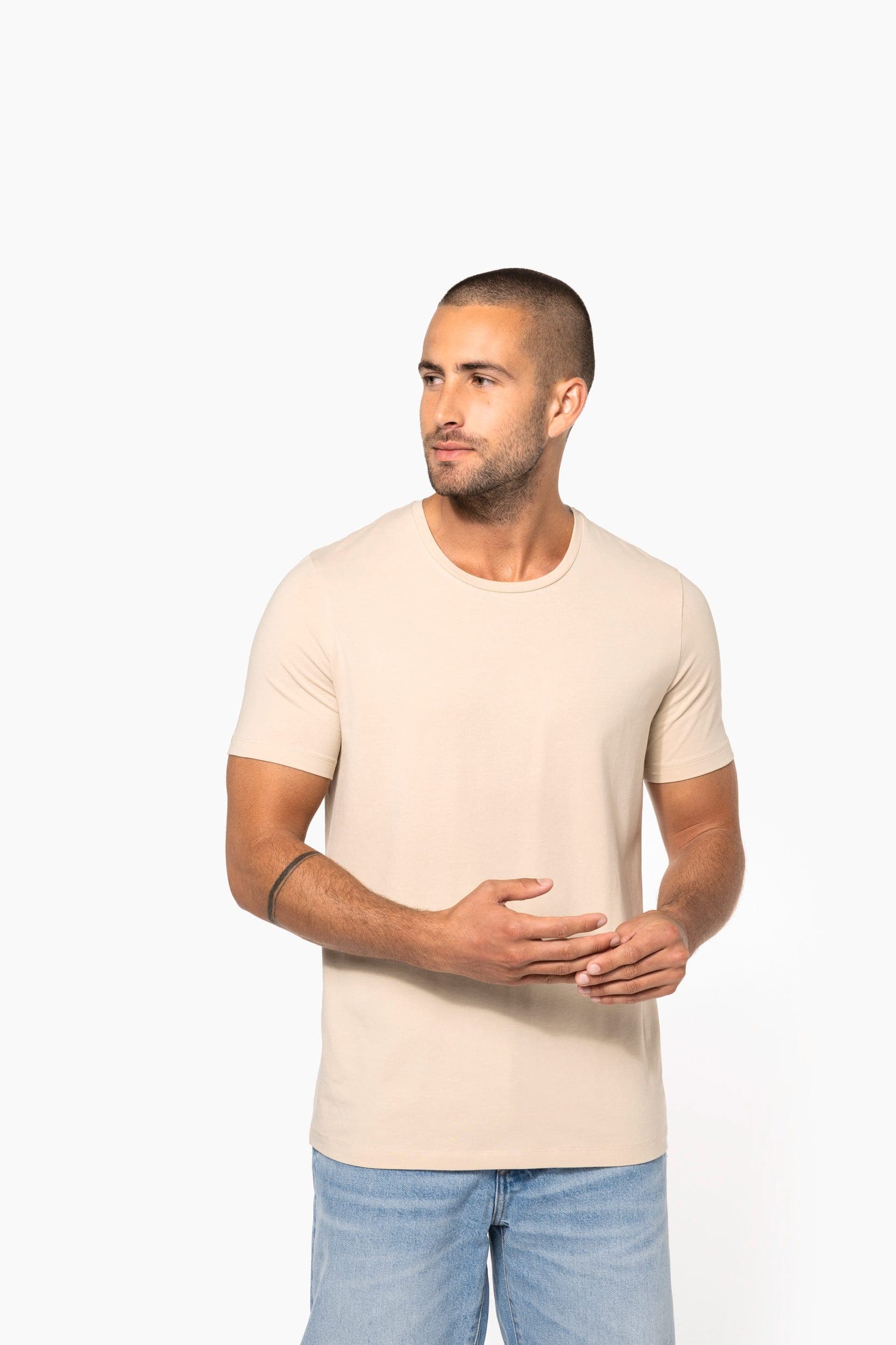 T-shirt col rond manches courtes homme en situation
