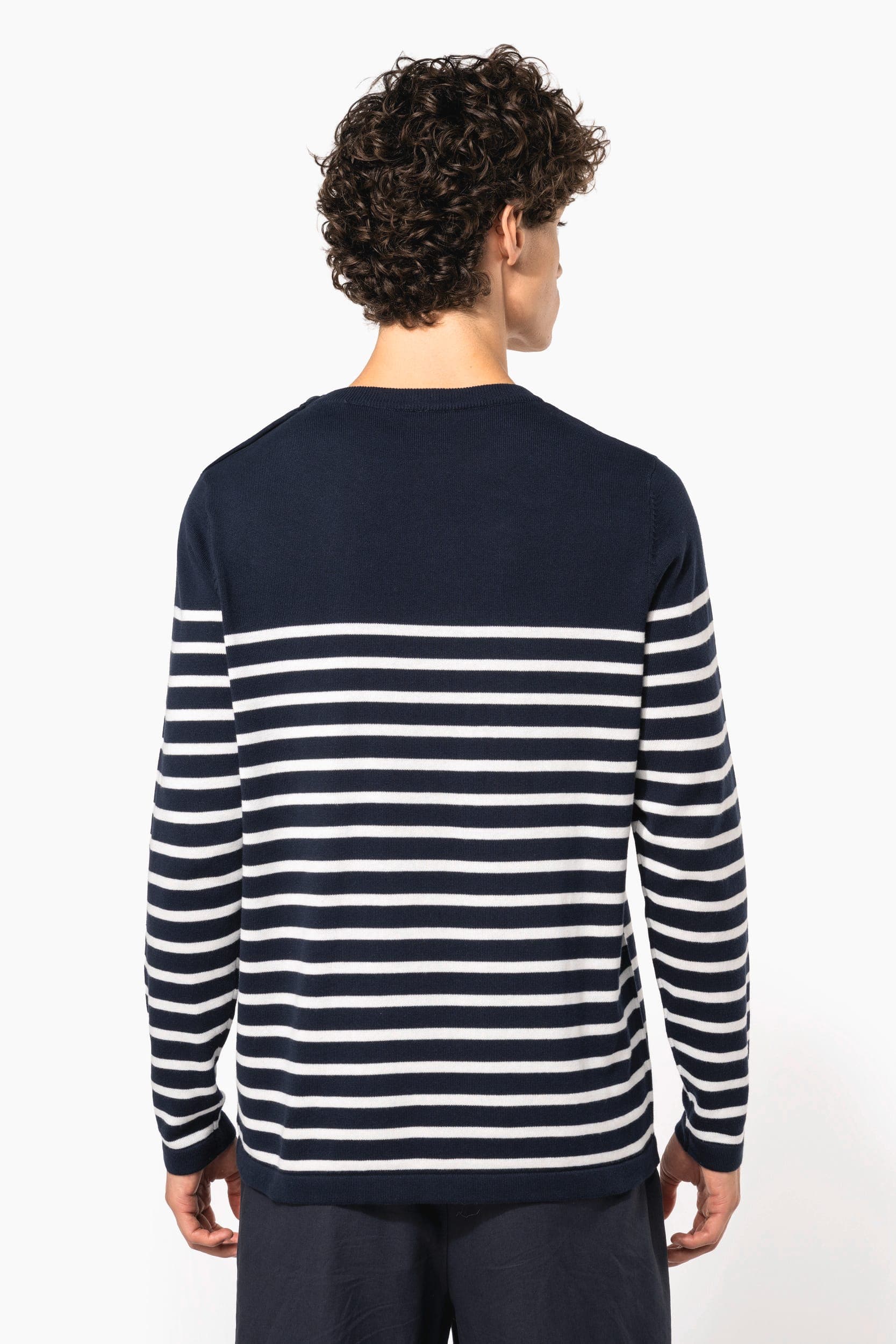 Pull marin homme en situation