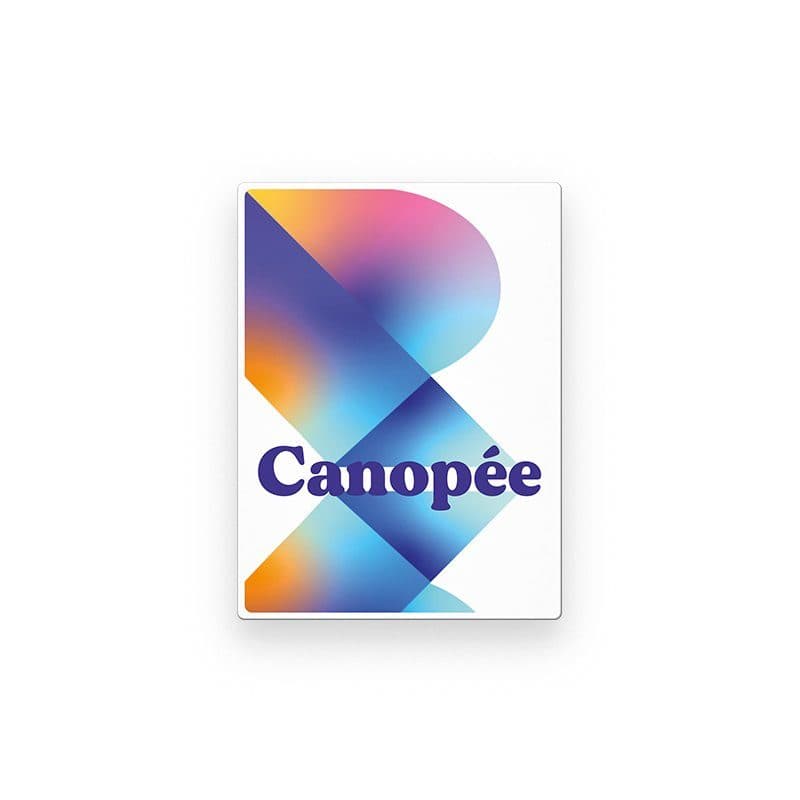 BADGE PLASTIQUE (PS) RECTANGLE 43x58 mm AVEC PINCE EPINGLE en situation