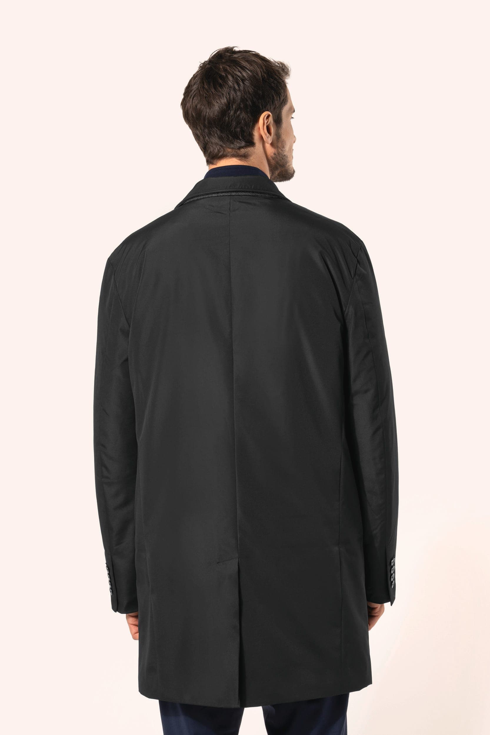 Trench structuré homme en situation