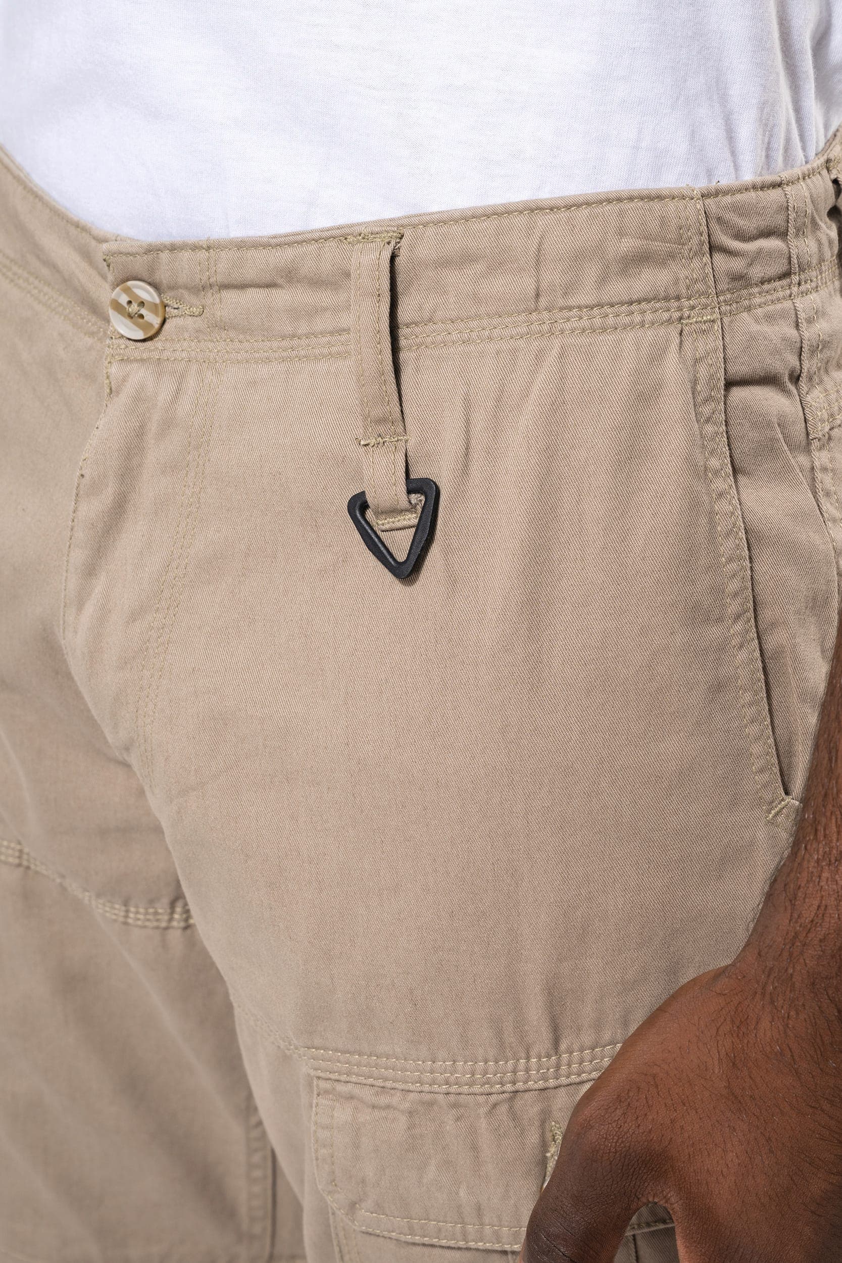 Pantalon 2 en 1 multipoches homme en situation