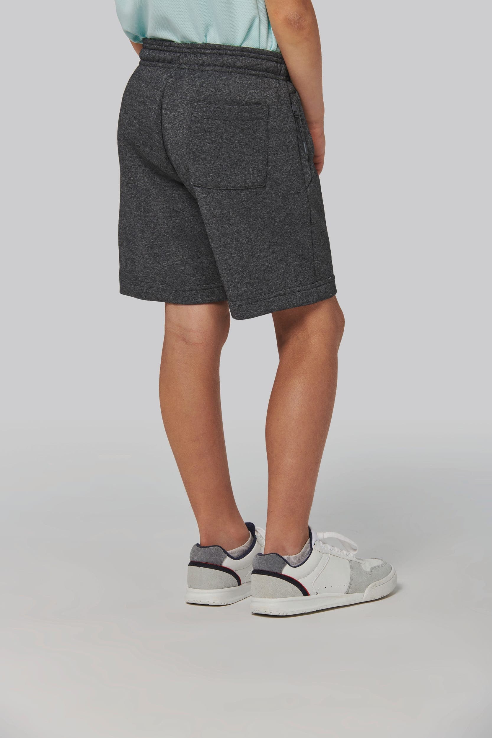 Bermuda molleton multisports enfant en situation