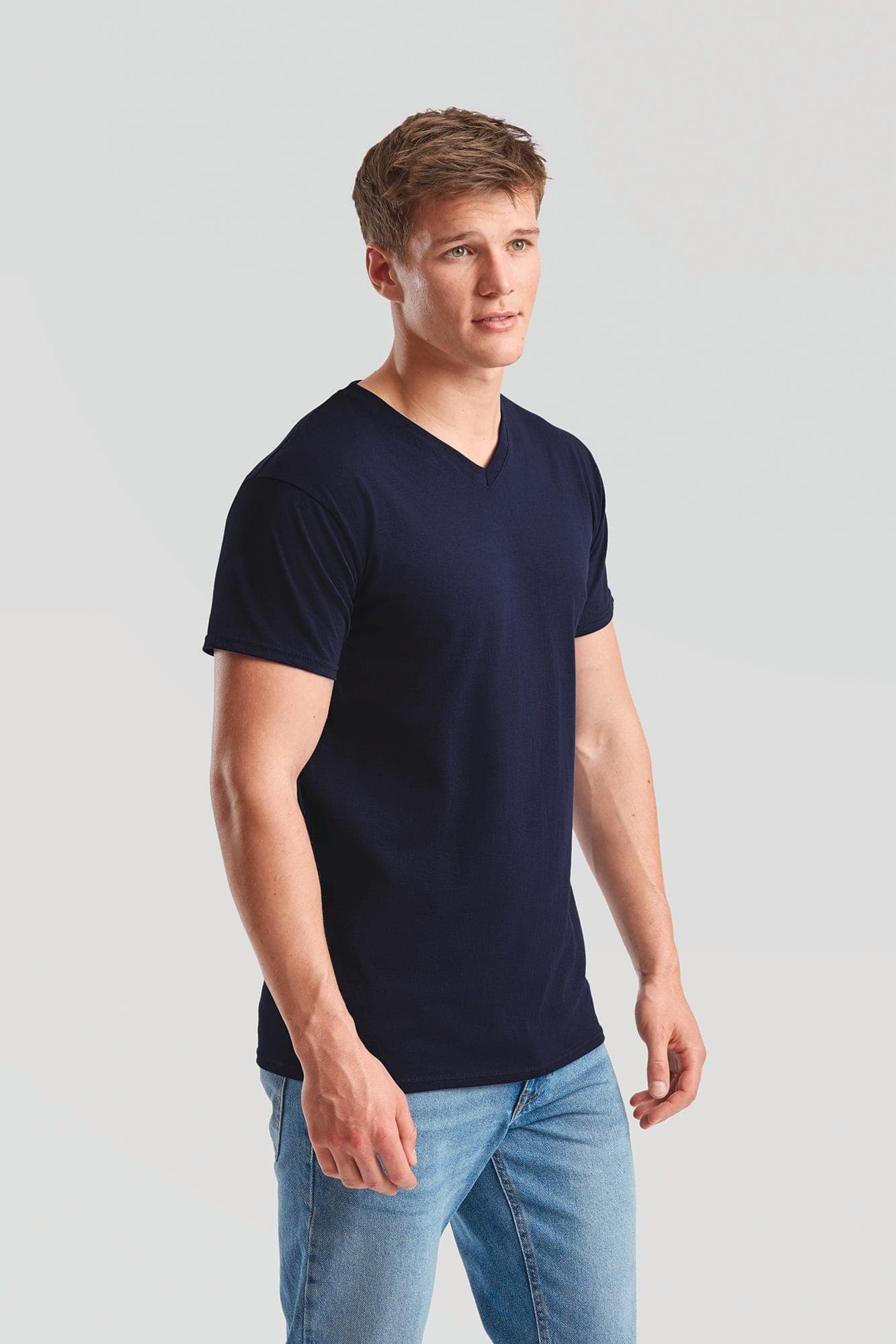 T-shirt homme col v Valueweight (61-066-0) en situation