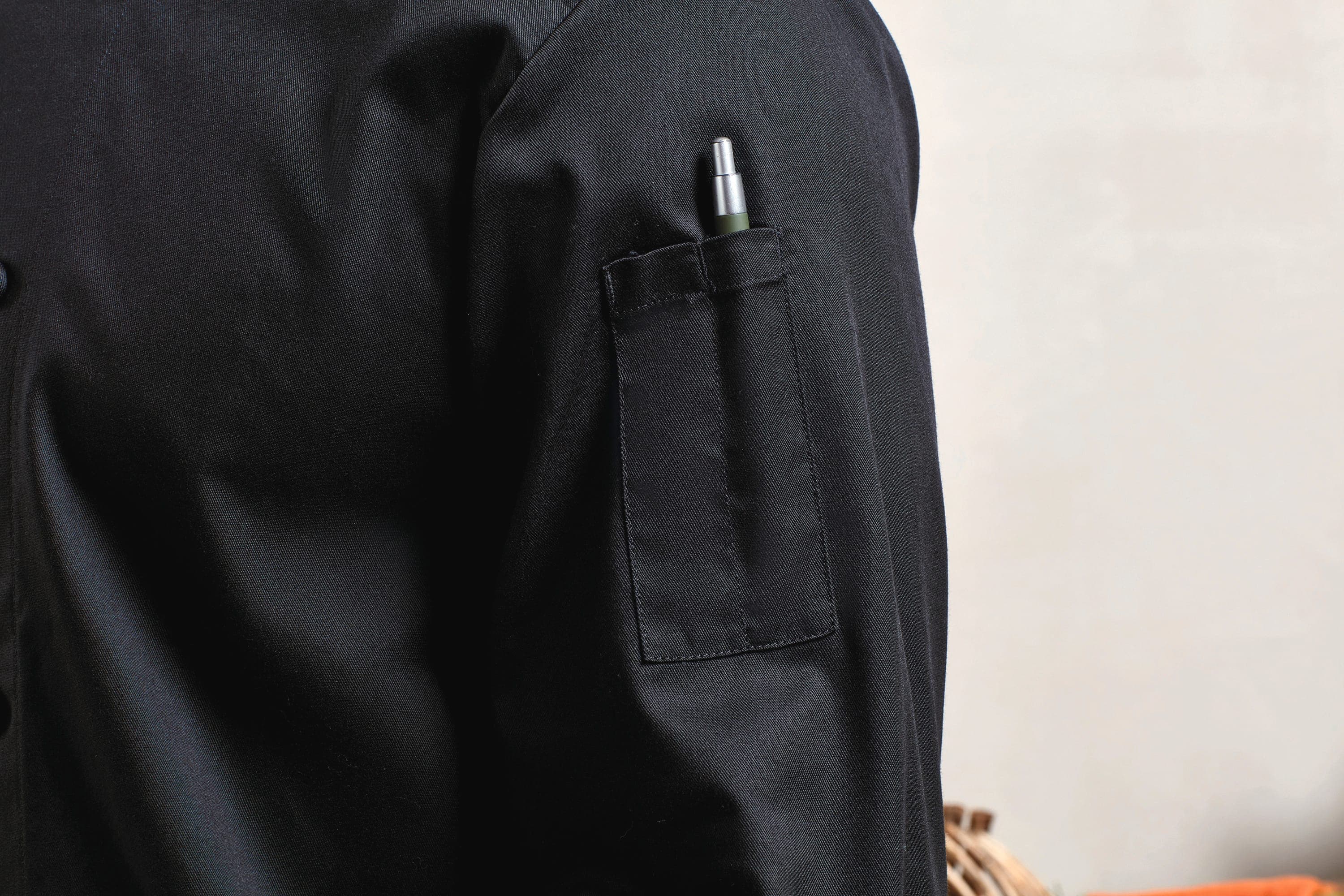 Veste chef cuisinier manches longues Coolchecker® en situation