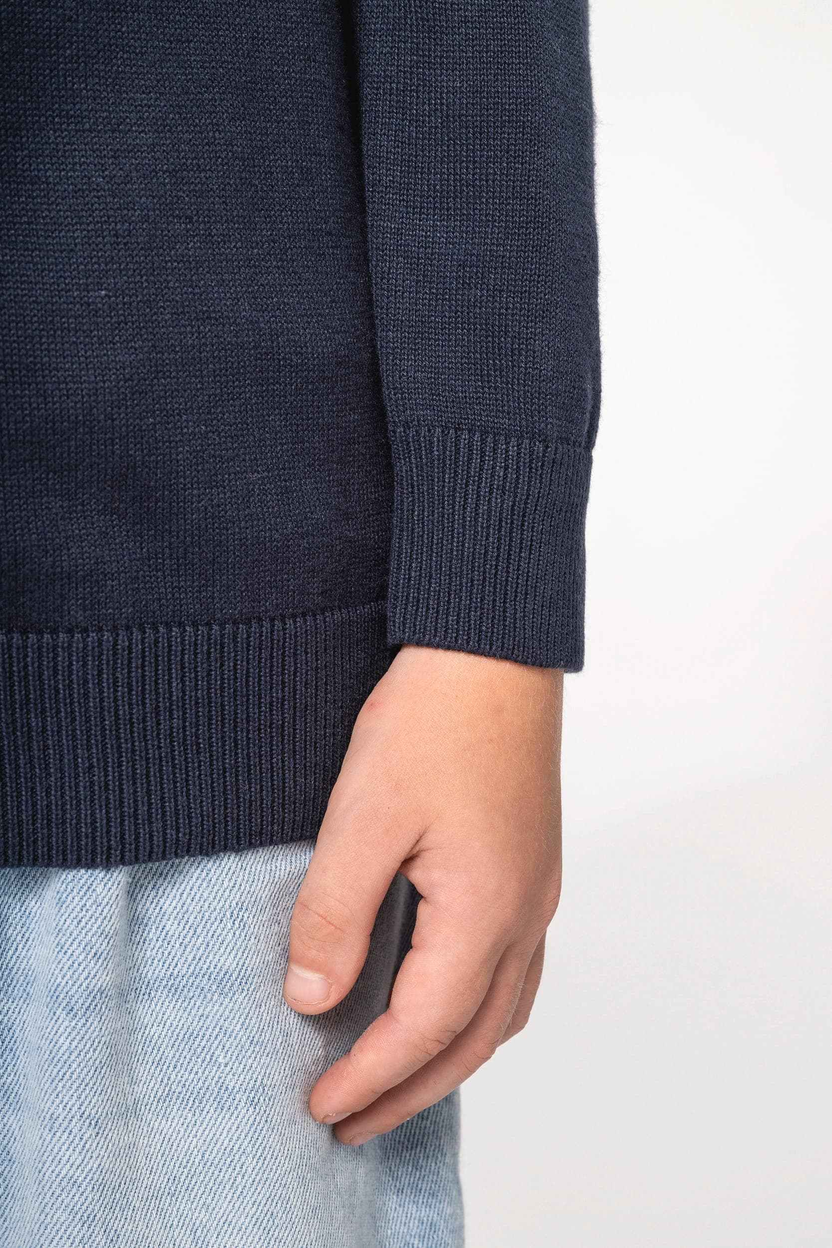 Pull col V enfant en situation