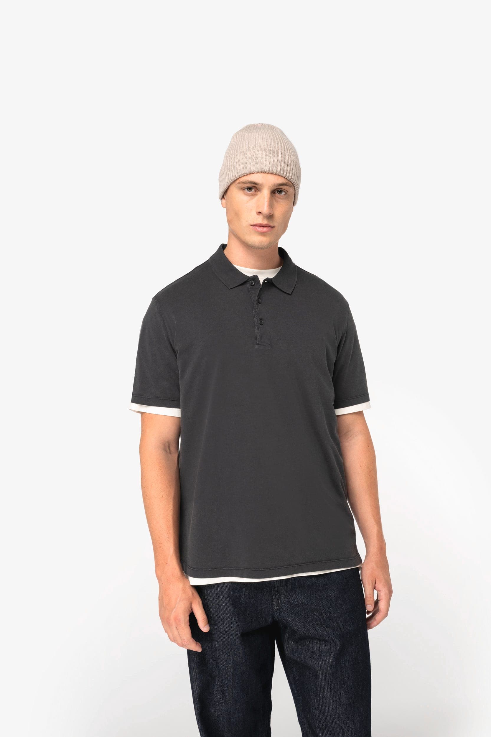 Polo écoresponsable délavé en jersey homme en situation