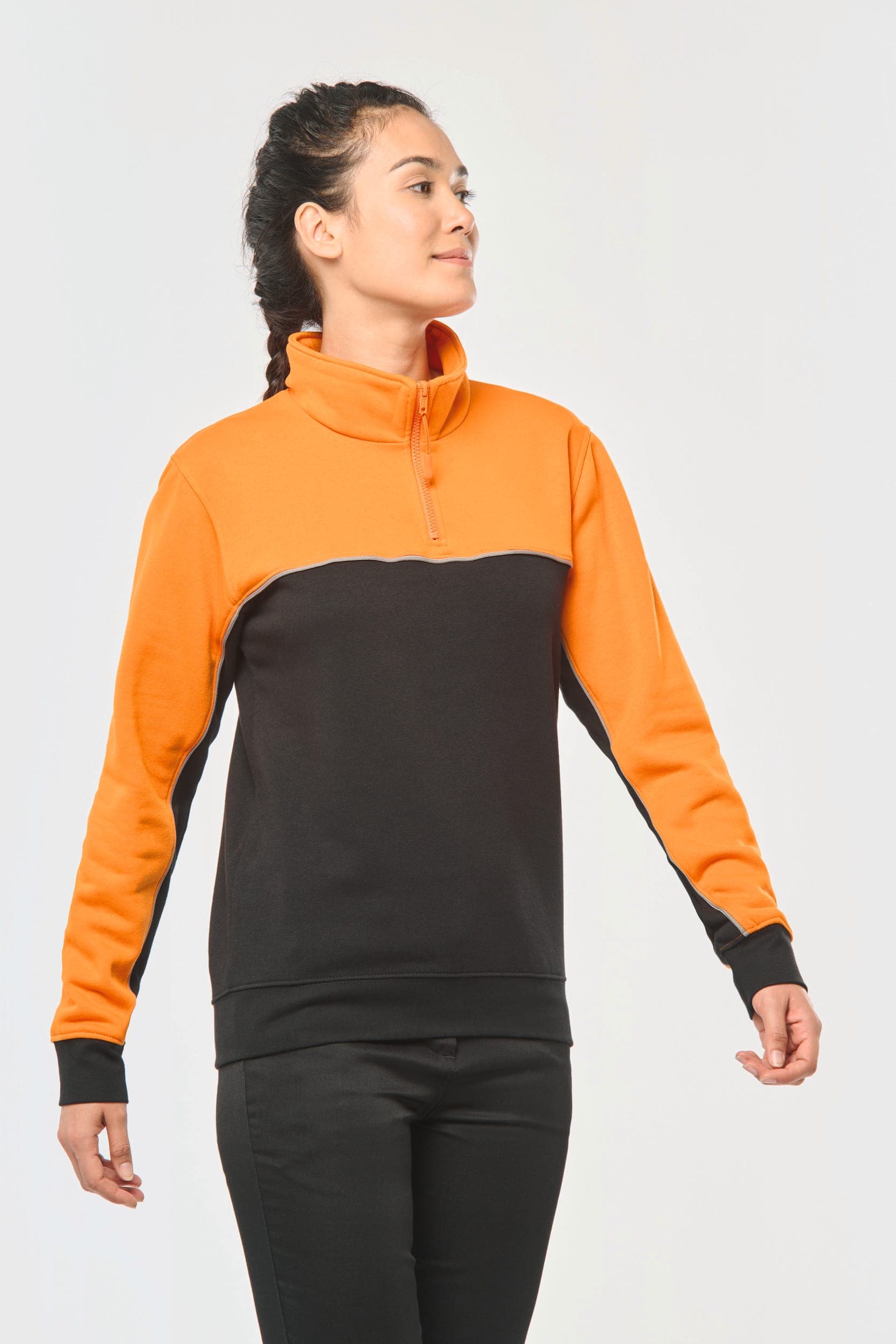 Sweat-shirt écoresponsable col zippé unisexe en situation