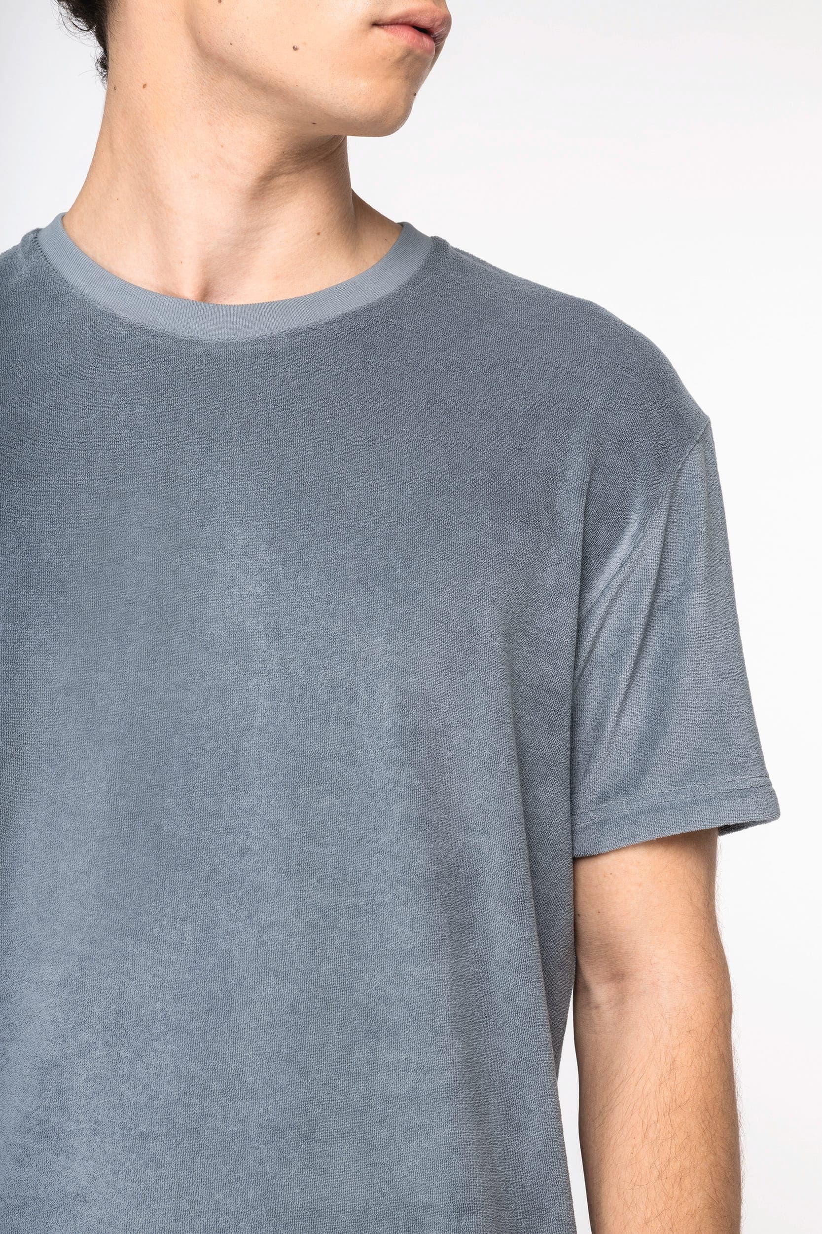 T-shirt écoresponsable en éponge homme en situation