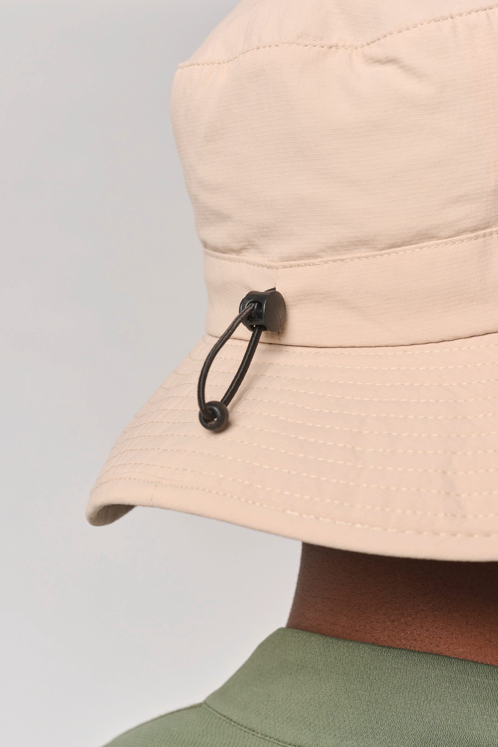 Chapeau de protection UV unisexe en situation