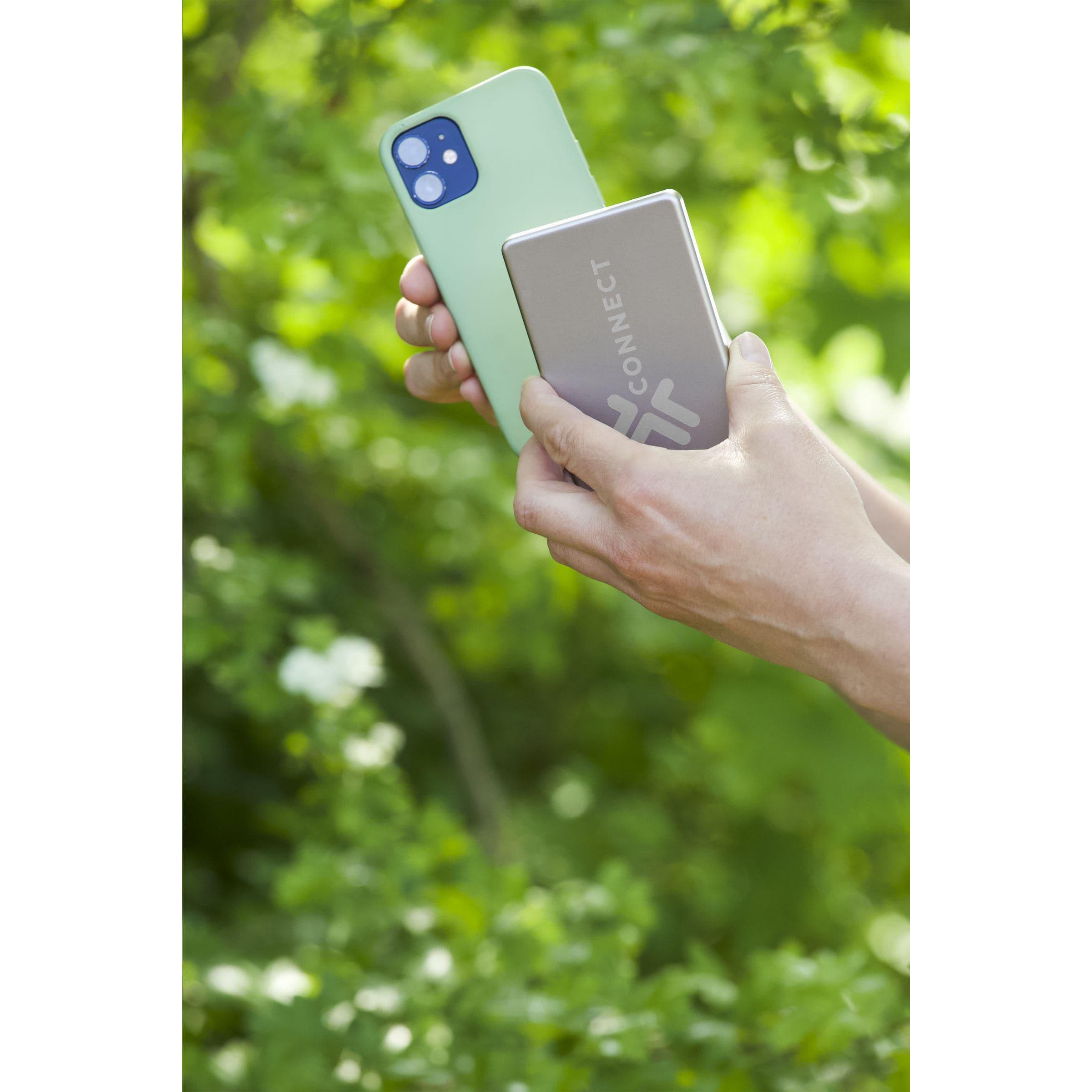 Powerbank Wireless RCS alu recyclé Magsafe 5000 en situation