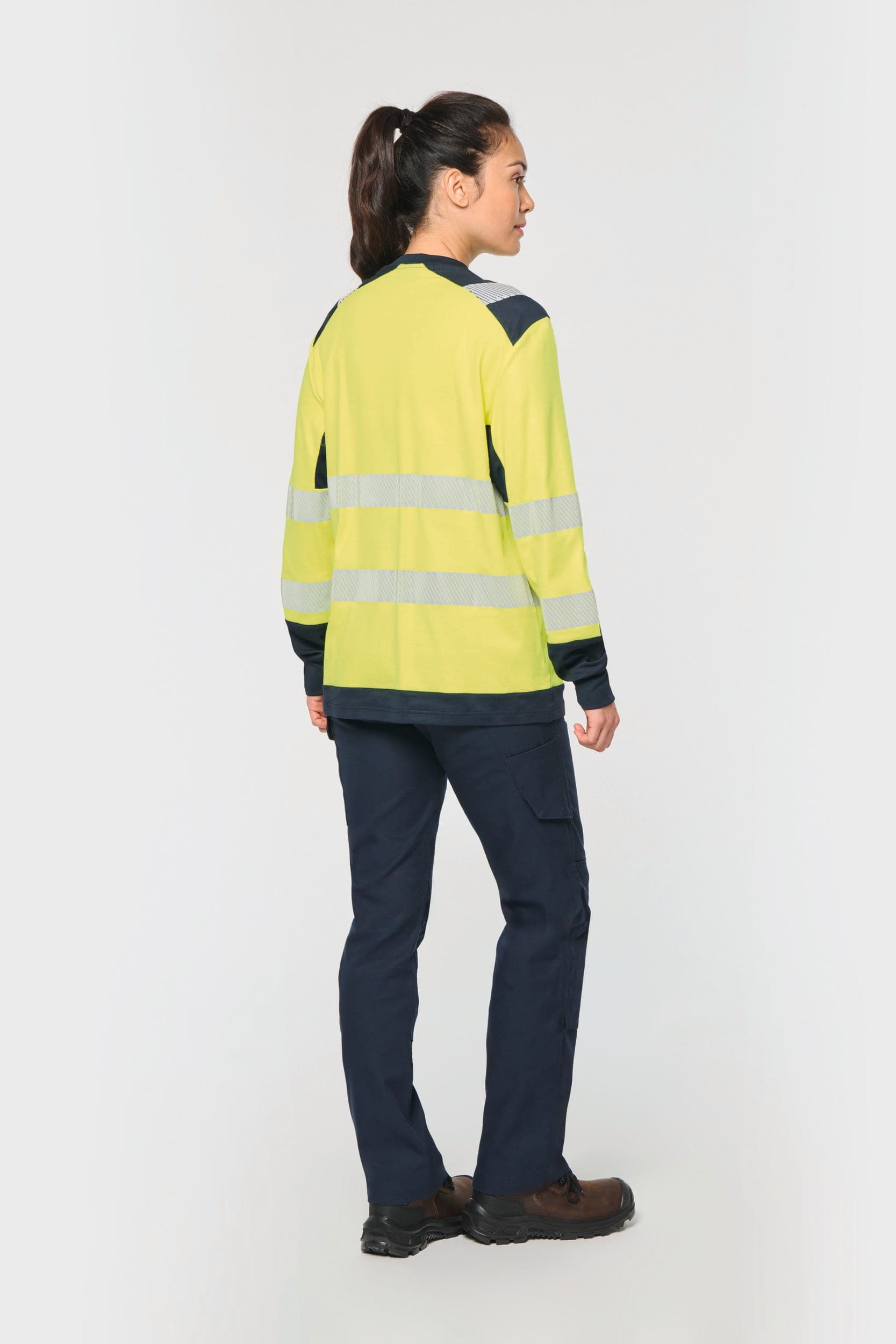 T-shirt de sécurité recyclé col rond manches longues unisexe en situation