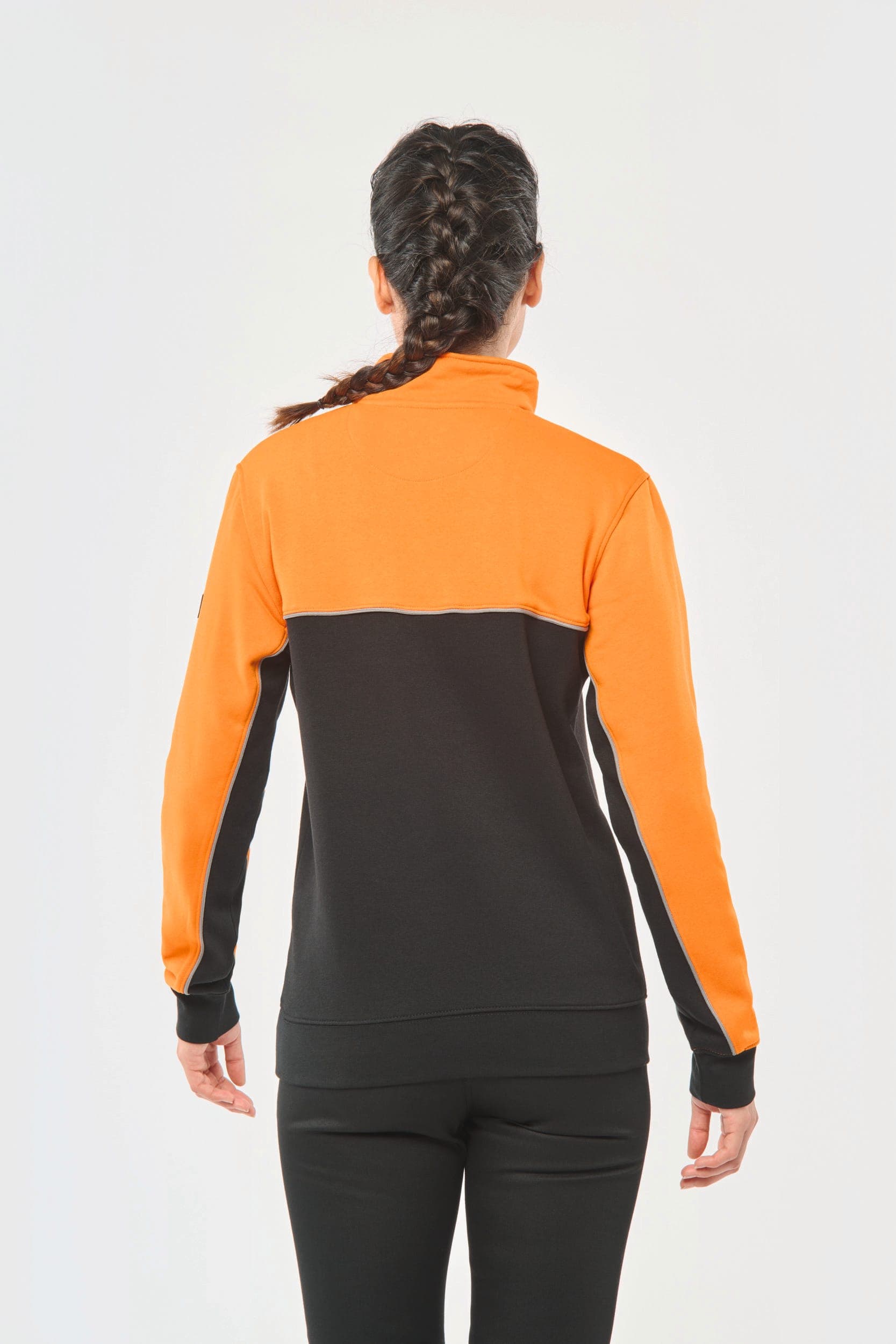 Sweat-shirt écoresponsable col zippé unisexe en situation