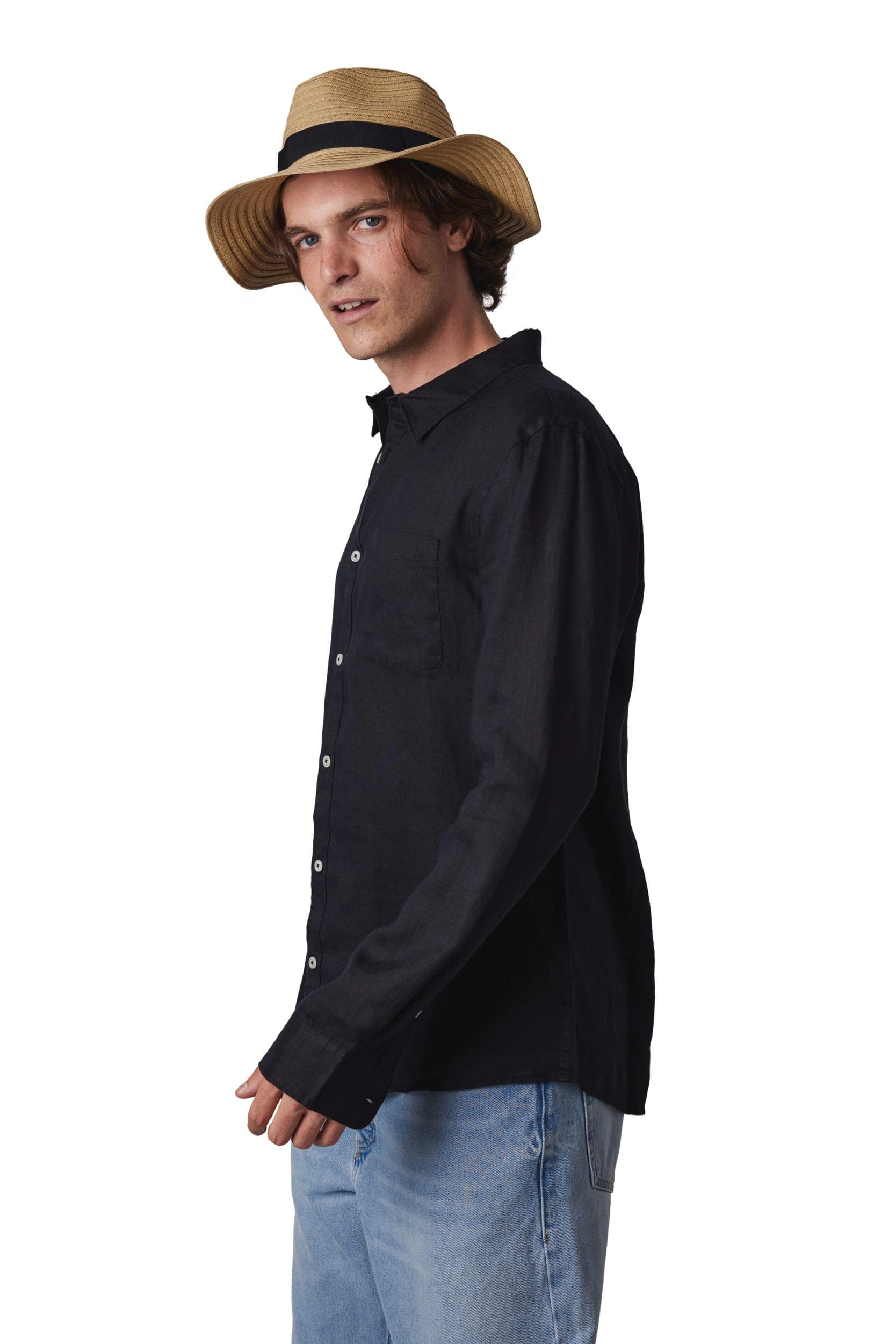 Chapeau de paille classique en situation