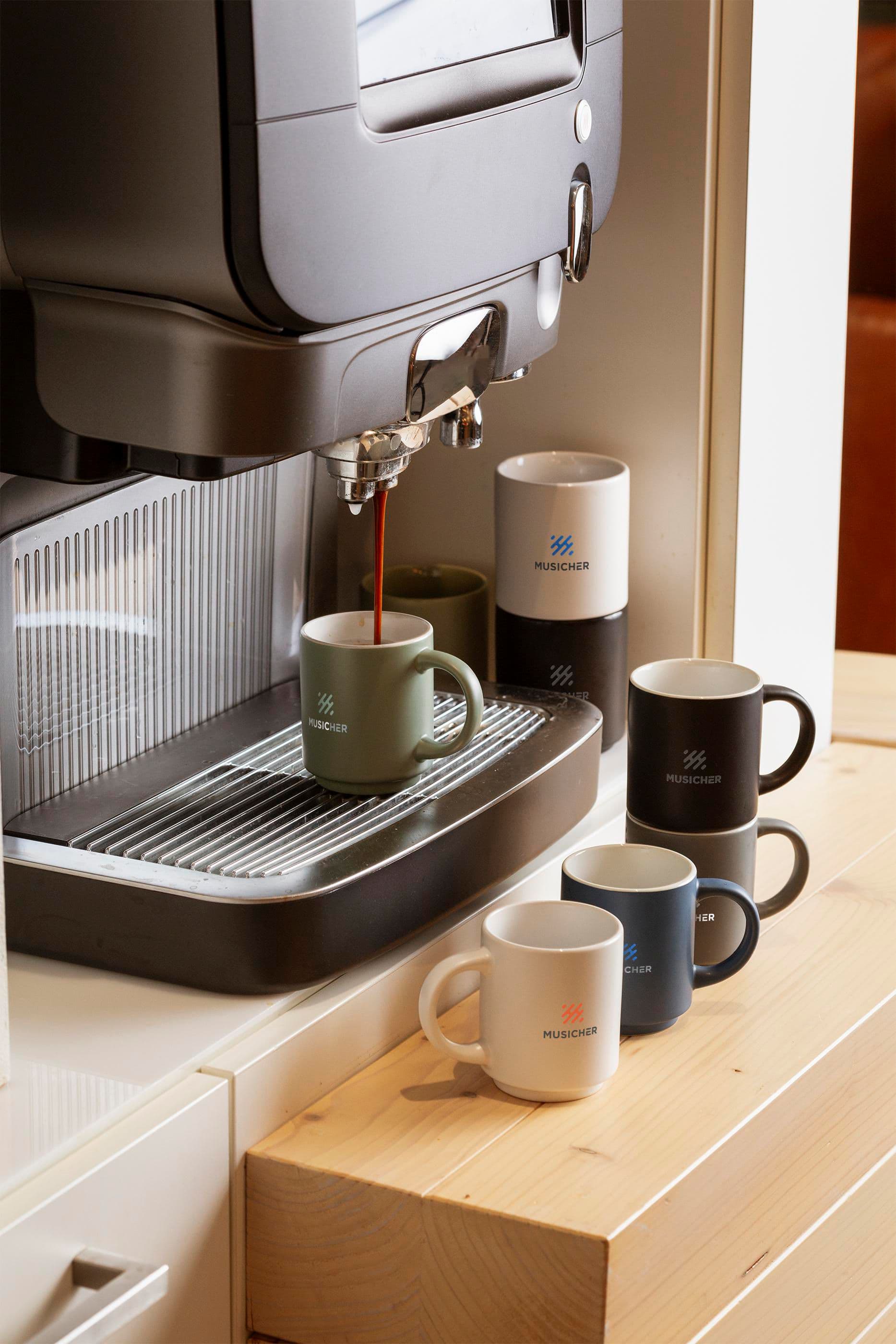 Mug Stack noir 180 ml en situation