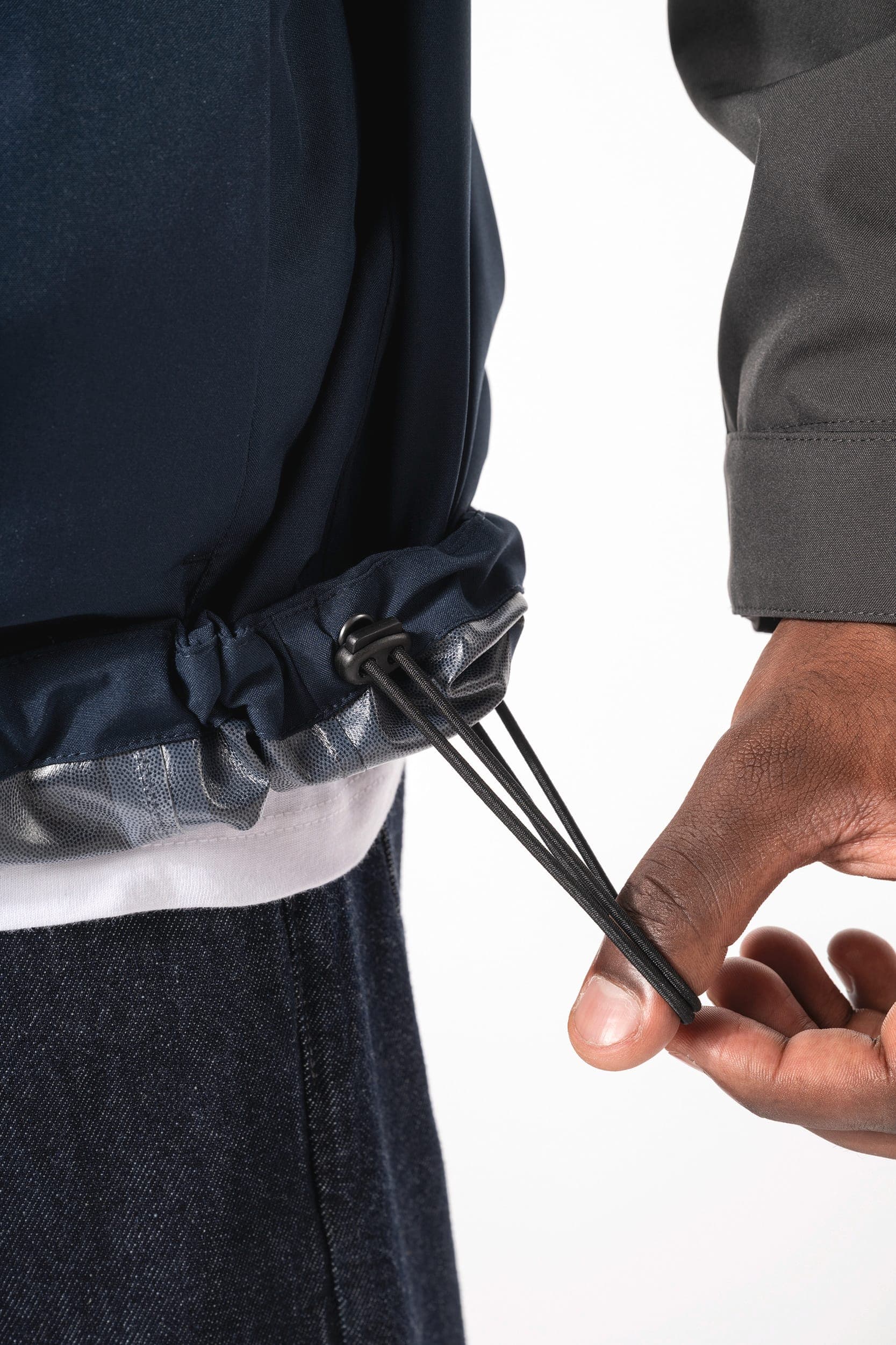 Parka 3-en-1 imperméable à capuche bicolore unisexe en situation