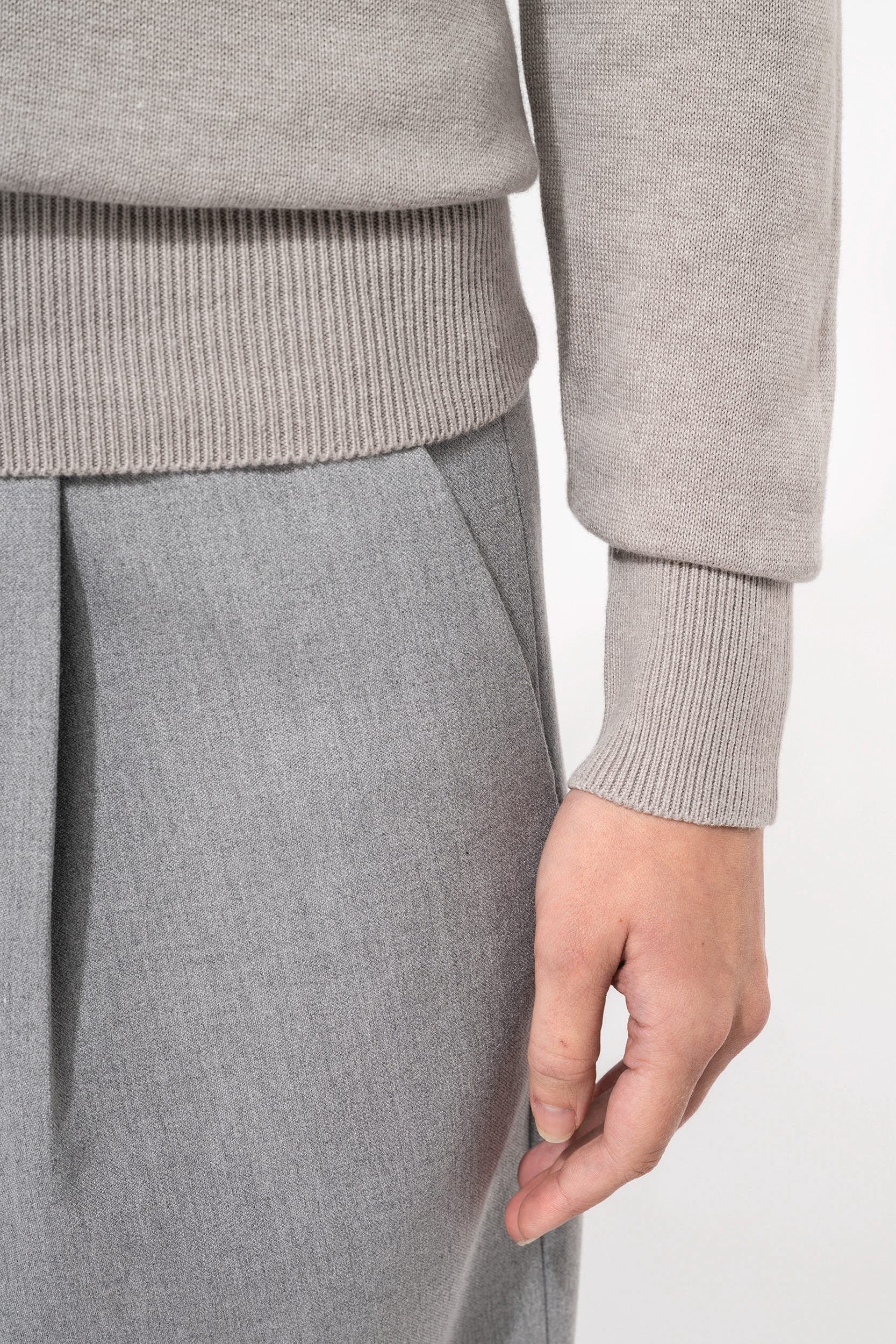 Pull col rond femme en situation