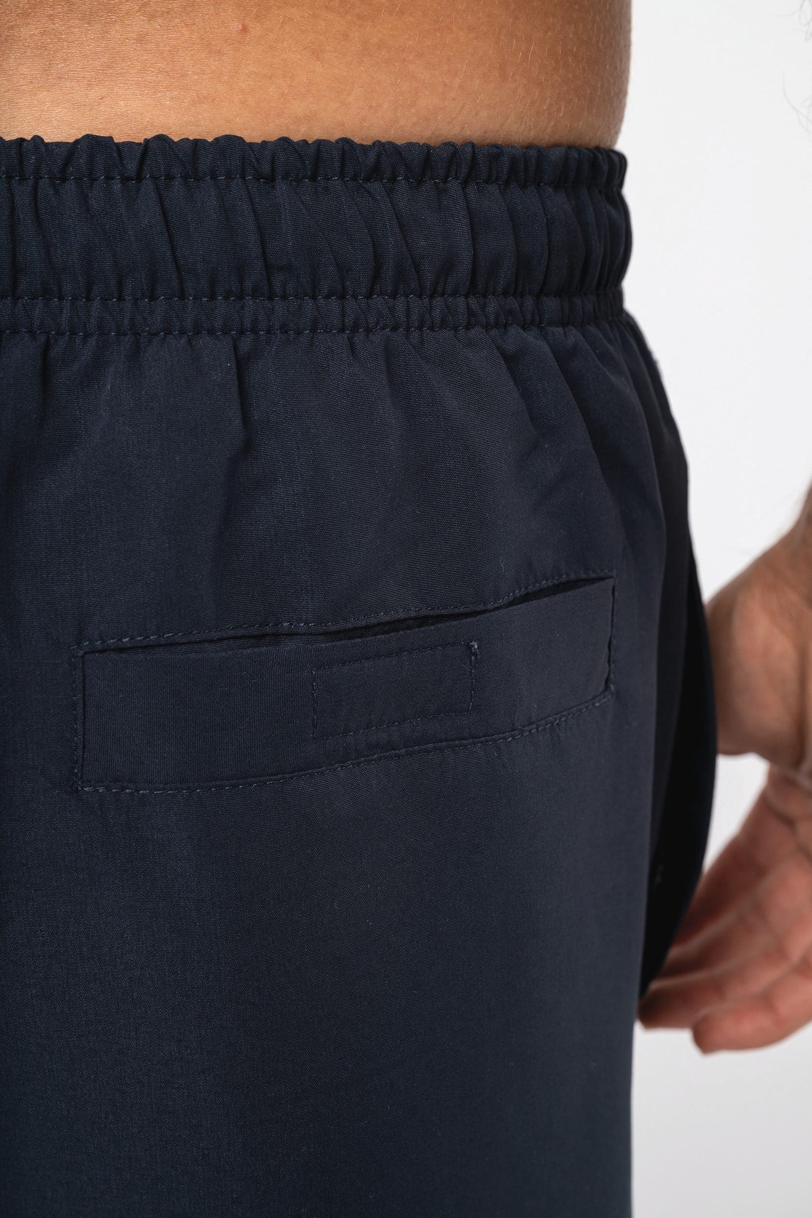 Short de bain écoresponsable homme en situation