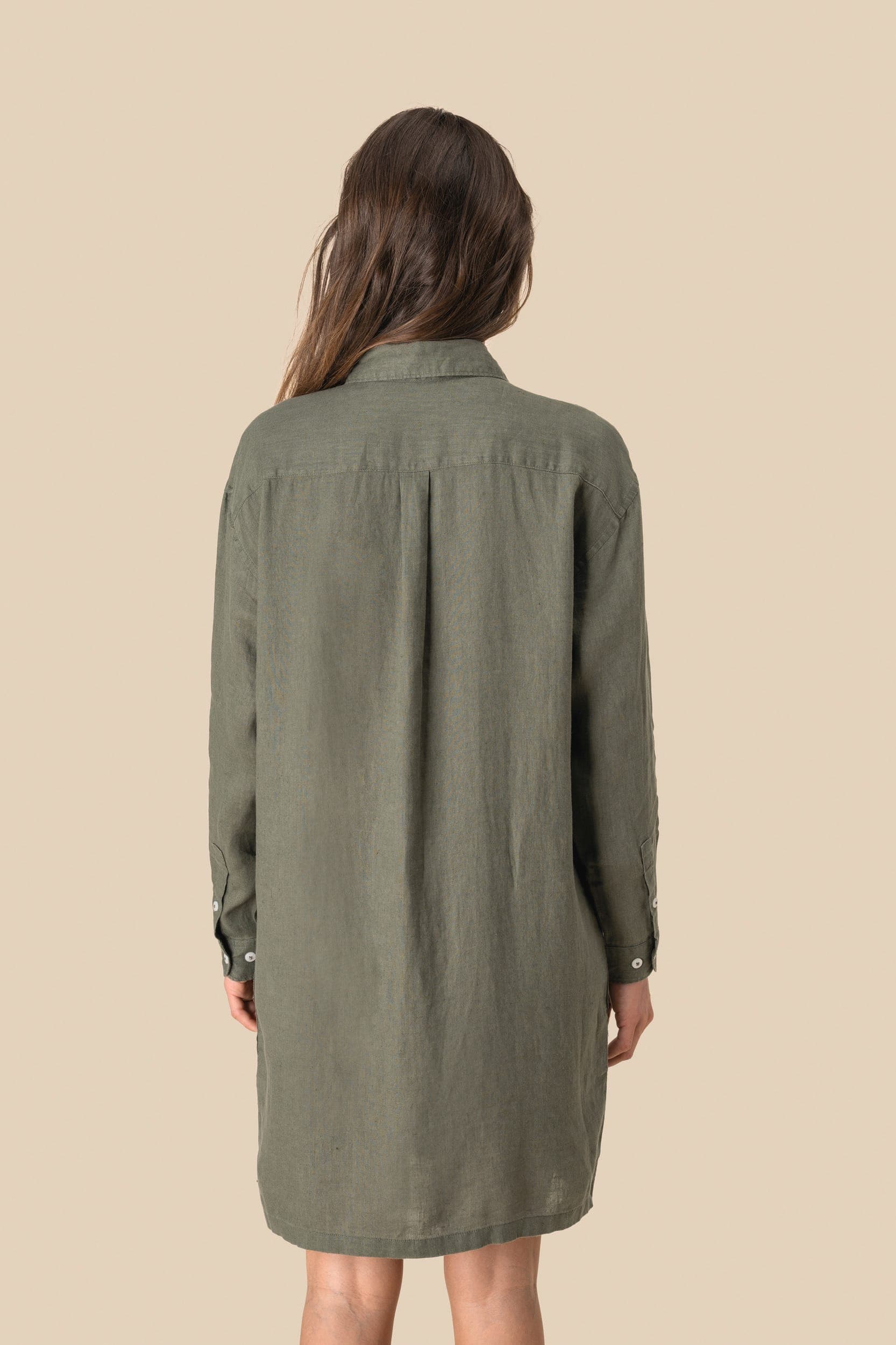 Robe chemise en lin femme en situation