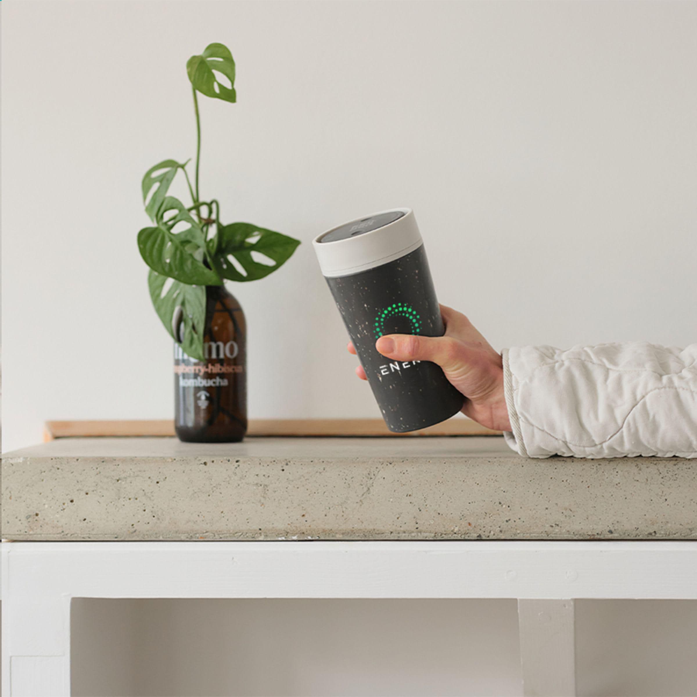 Mug Circular&Co café recyclé 340 ml en situation