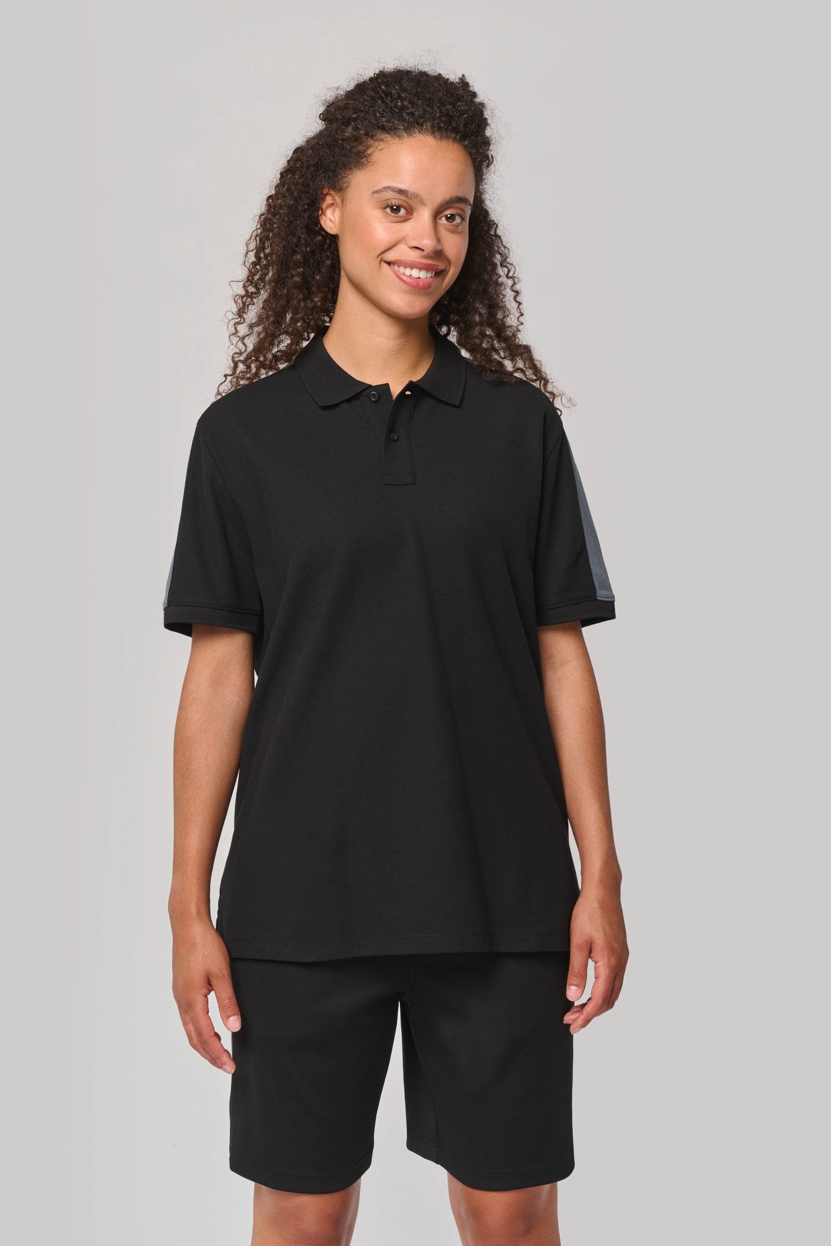 Polo teamwear unisexe en situation