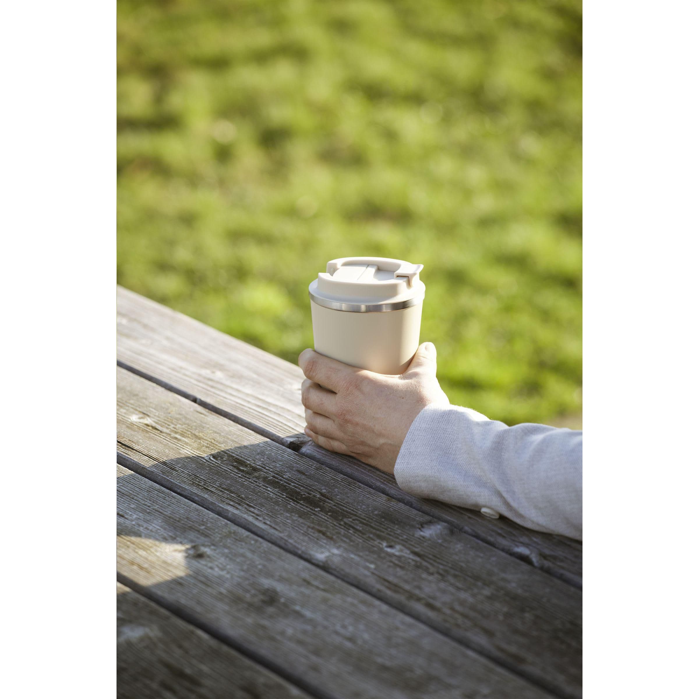 Gobelet isotherme Kaffi RCS recyclé 300 ml en situation