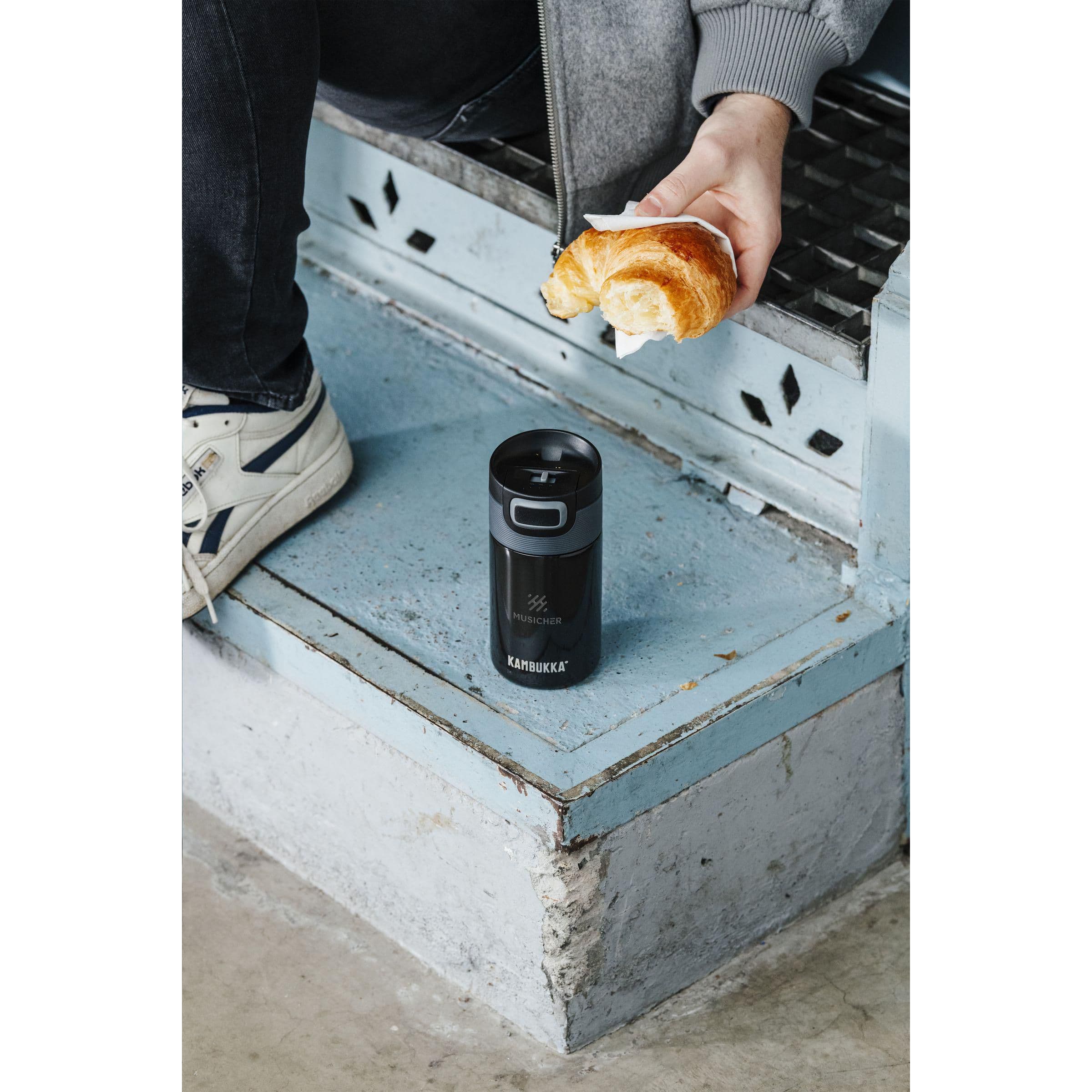 Gobelet thermos Kambukka® Etna 300 ml en situation